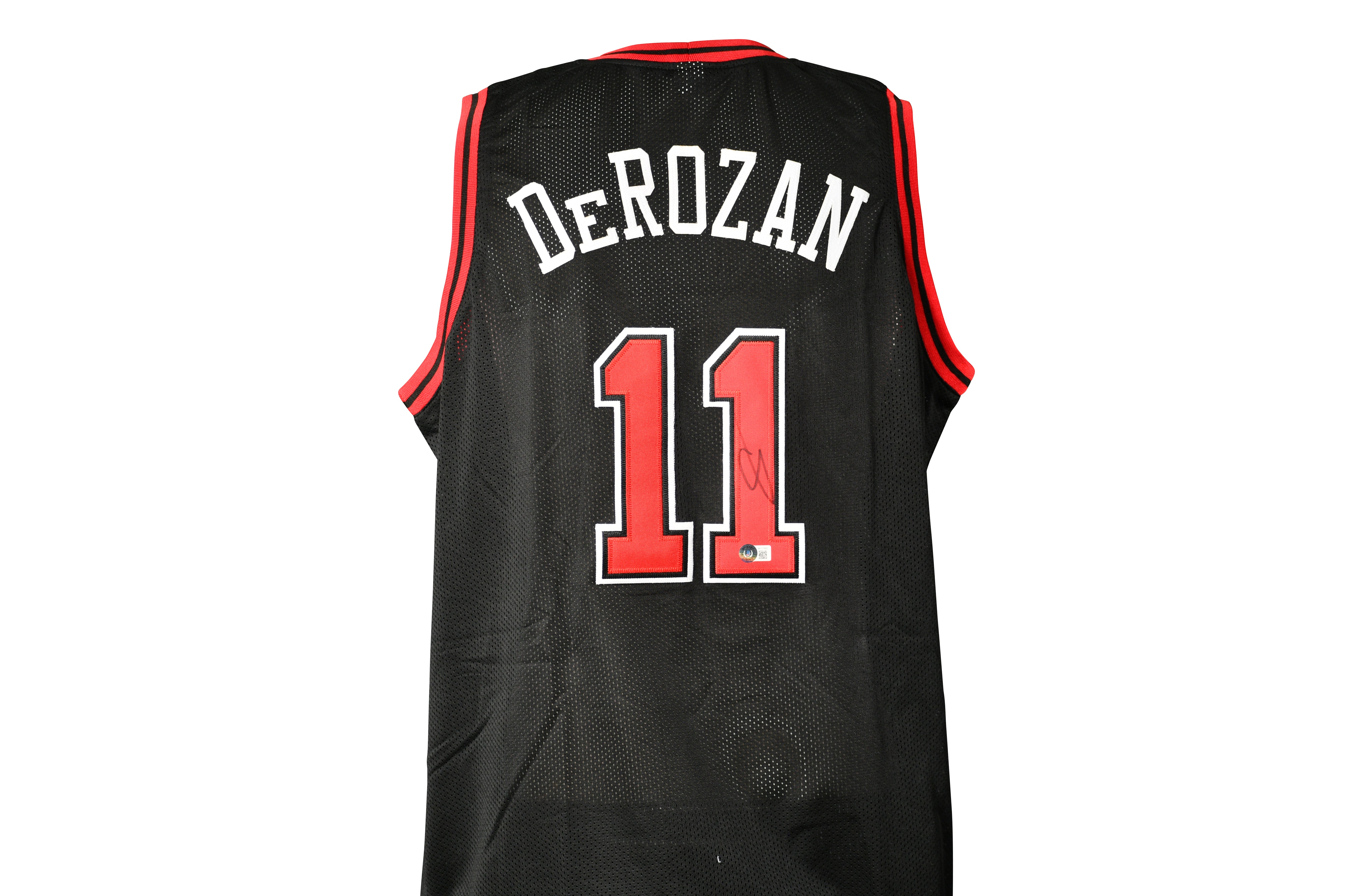 DEMAR DEROZAN SIGNED BULLS JERSEY