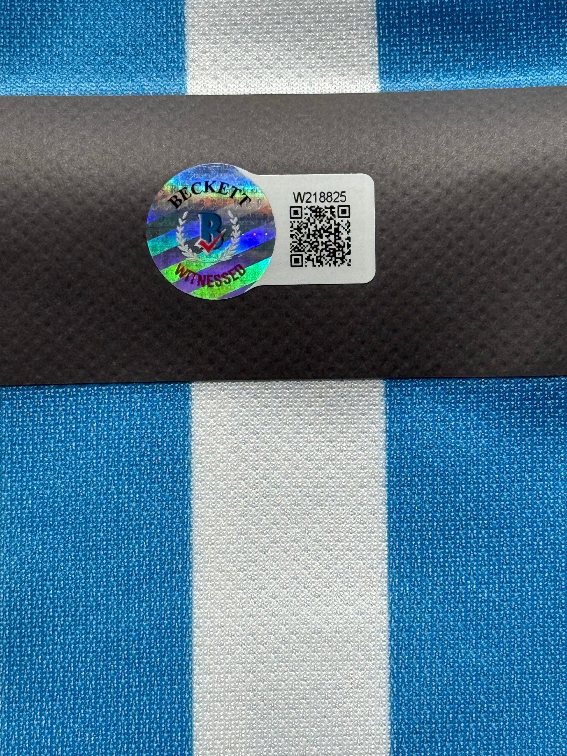 Maillot Domicile Equipe d'Argentine Edition Coupe du Monde 2022 signe par Julian Alvarez et Certifie par Beckett authentic-signatures