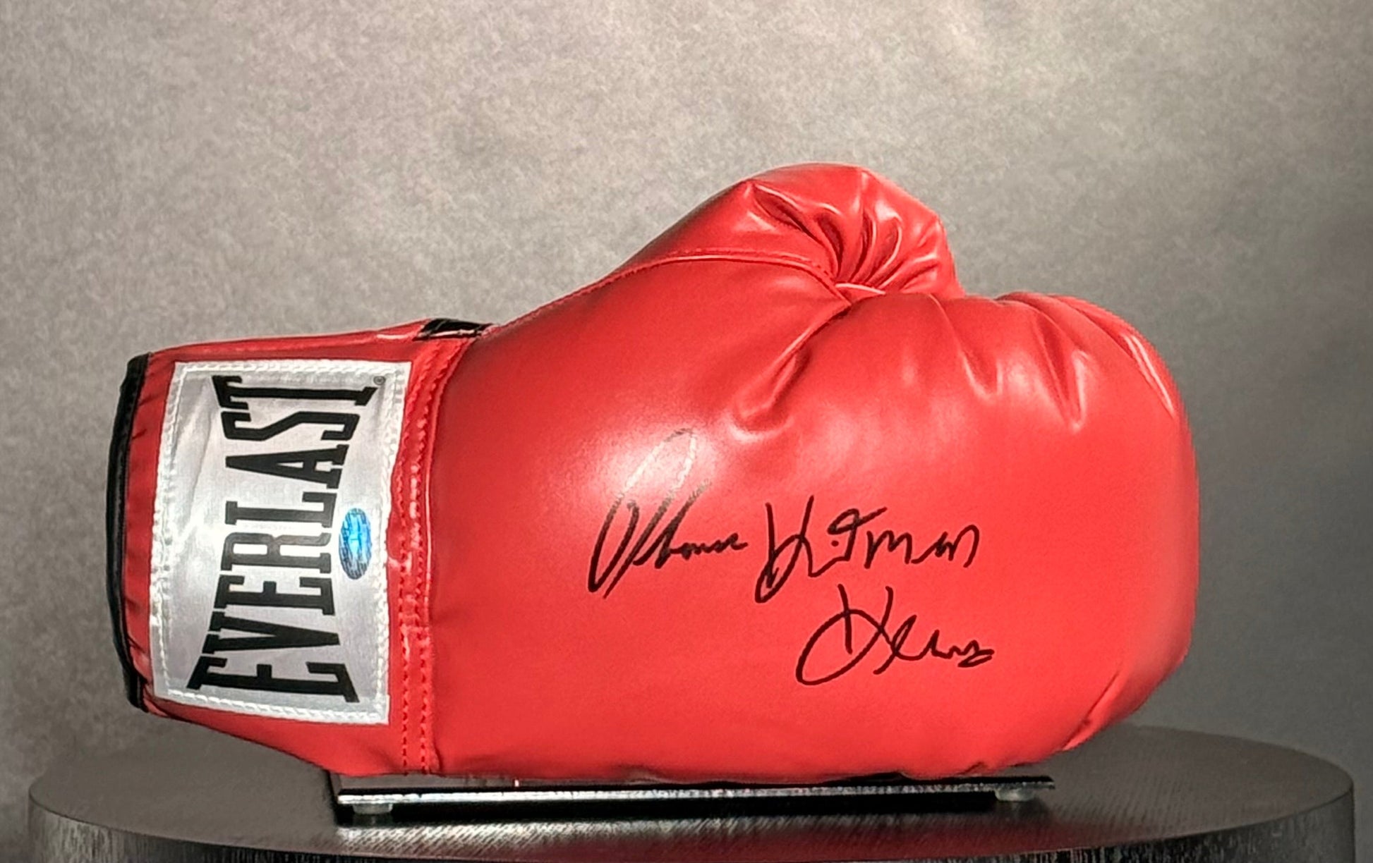 AUTHENTIQUE Gant de Boxe Droit  EVERLAST signe par Thomas "Hitman" Hearns certifie par Schwartz authentic-signatures