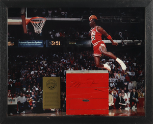 Piece de La Raquette du Chicago Stadium signee par Michael Jordan er certifiee par Upper Deck