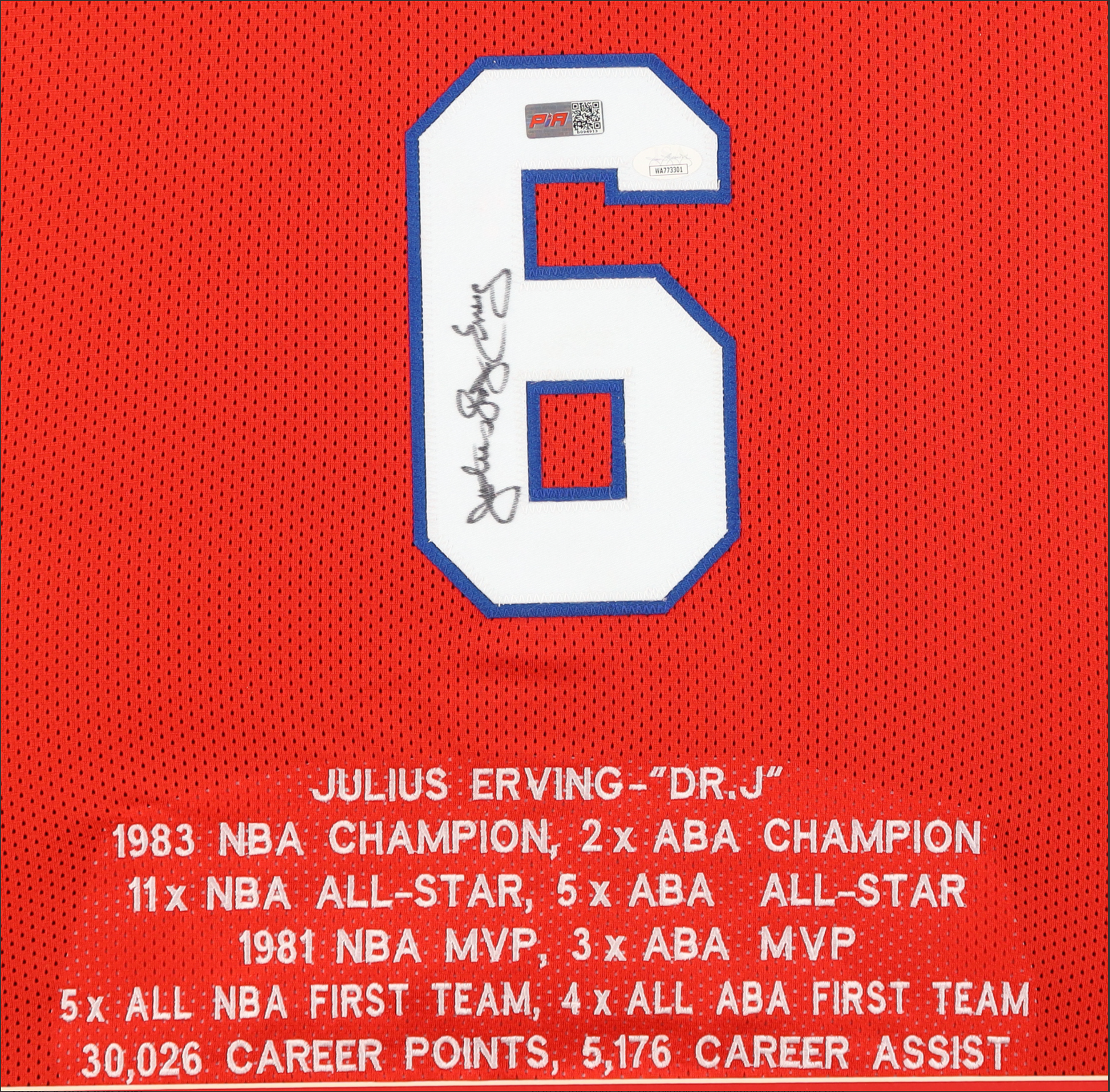 Cadre Maillot authentique des Philadelphia 76ers signe avec Stats Carriere de Julius Erwing certifie par JSA et PIA authentic-signatures