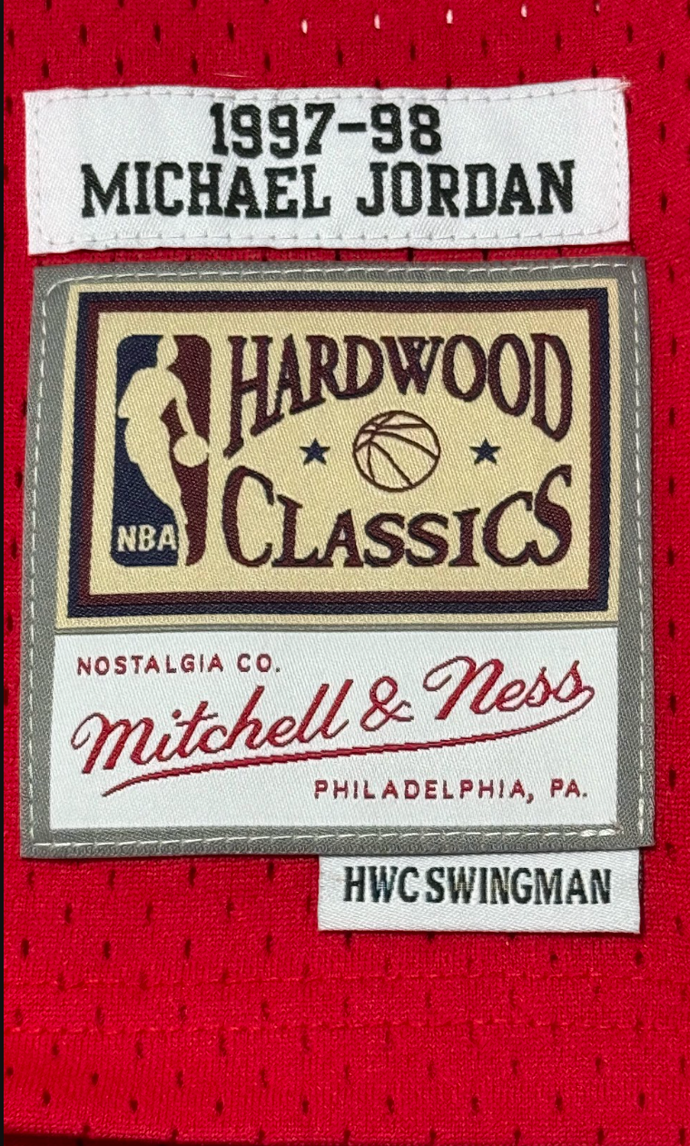 Maillot Mitchell and Ness 1997-98 'LAST DANCE' Chicago BULLS signé par Michael Jordan  et certifié par PSA authentic-signatures