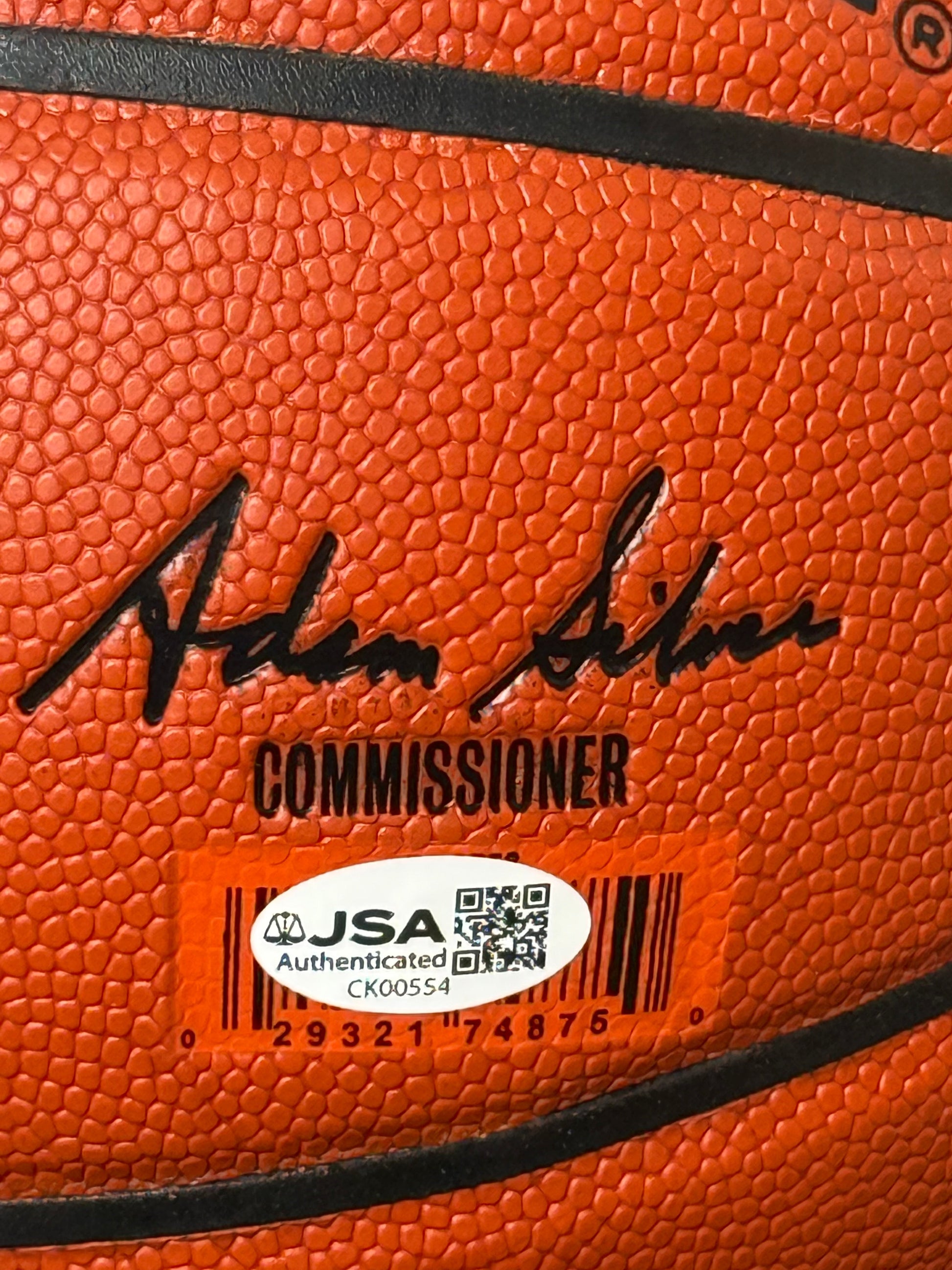 Basketball Authentique "1st Pick"signe par Karl Anthony Towns et certifie par Beckett authentic-signatures