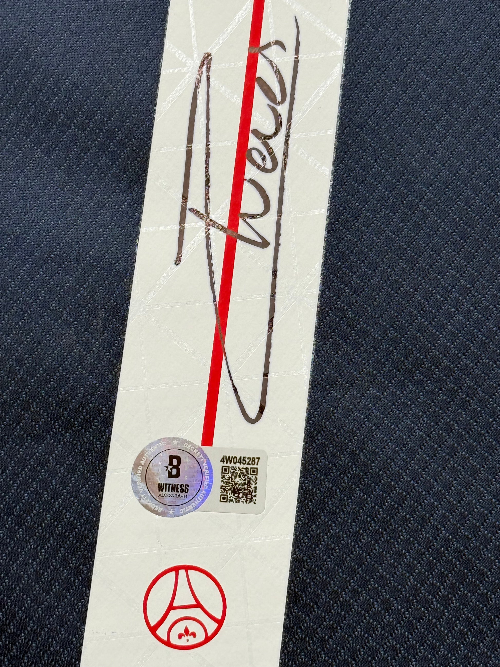 Maillot Paris Saint Germain Domicile signe par Joao Neves 2025-26 Certifié par Beckett authentic-signatures