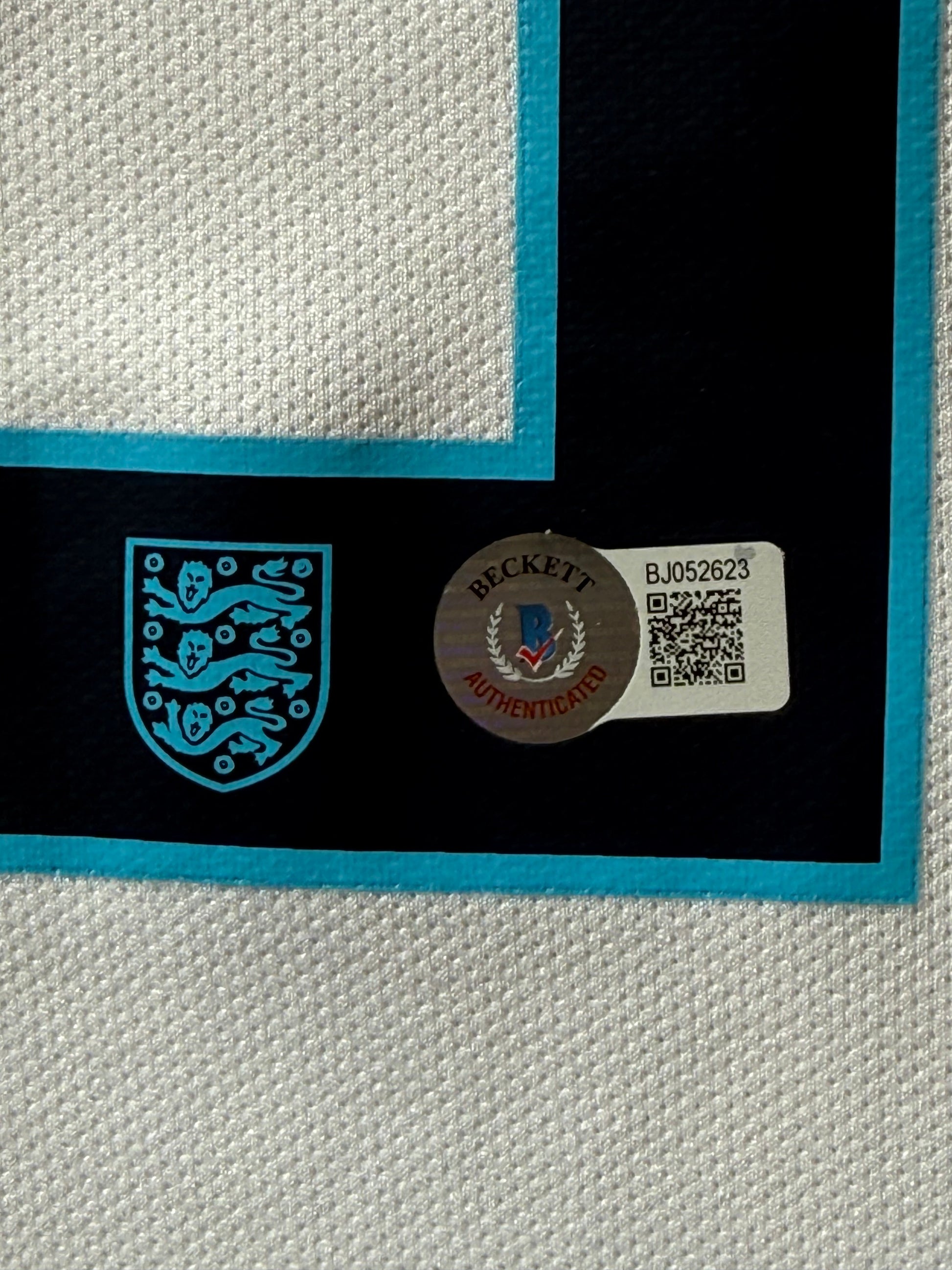 Maillot Domicile Equipe d'Angleterre Edition Euro 2020 signe par Harry Maguire et certifie par Beckett authentic-signatures