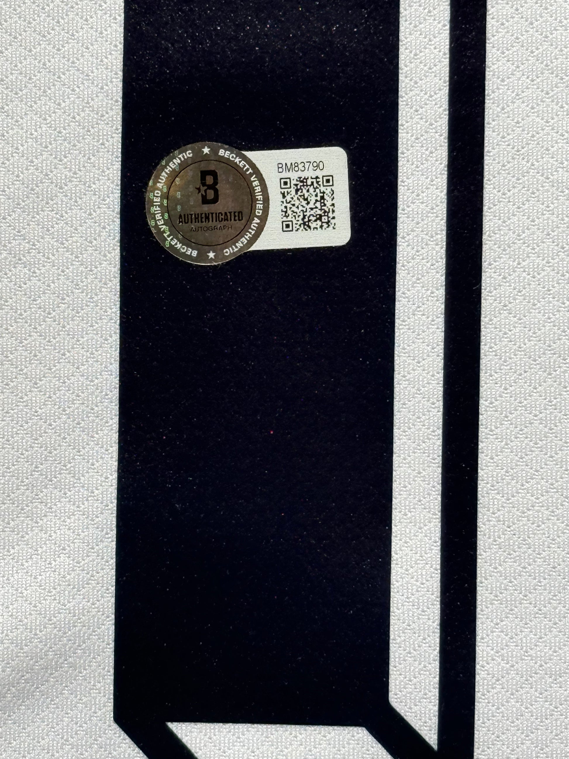 Maillot Domicile Equipe d Angleterre Edition Euro 2020 signe par Phil Foden et certifie par Beckett authentic-signatures