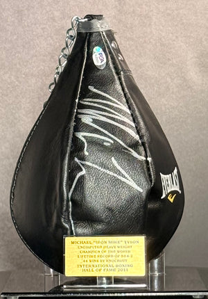 Authentique Poire de Vitesse ou Speed-bag signee par Mike Tyson et certifiée par Mike Tyson