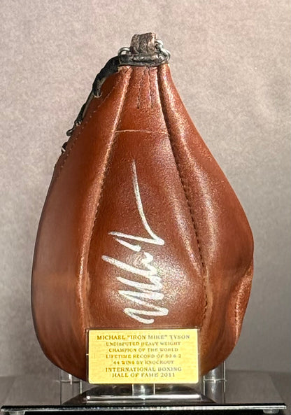 Authentique Poire de Vitesse ou Speed-bag signée par Mike Tyson et certifiée par Mike Tyson