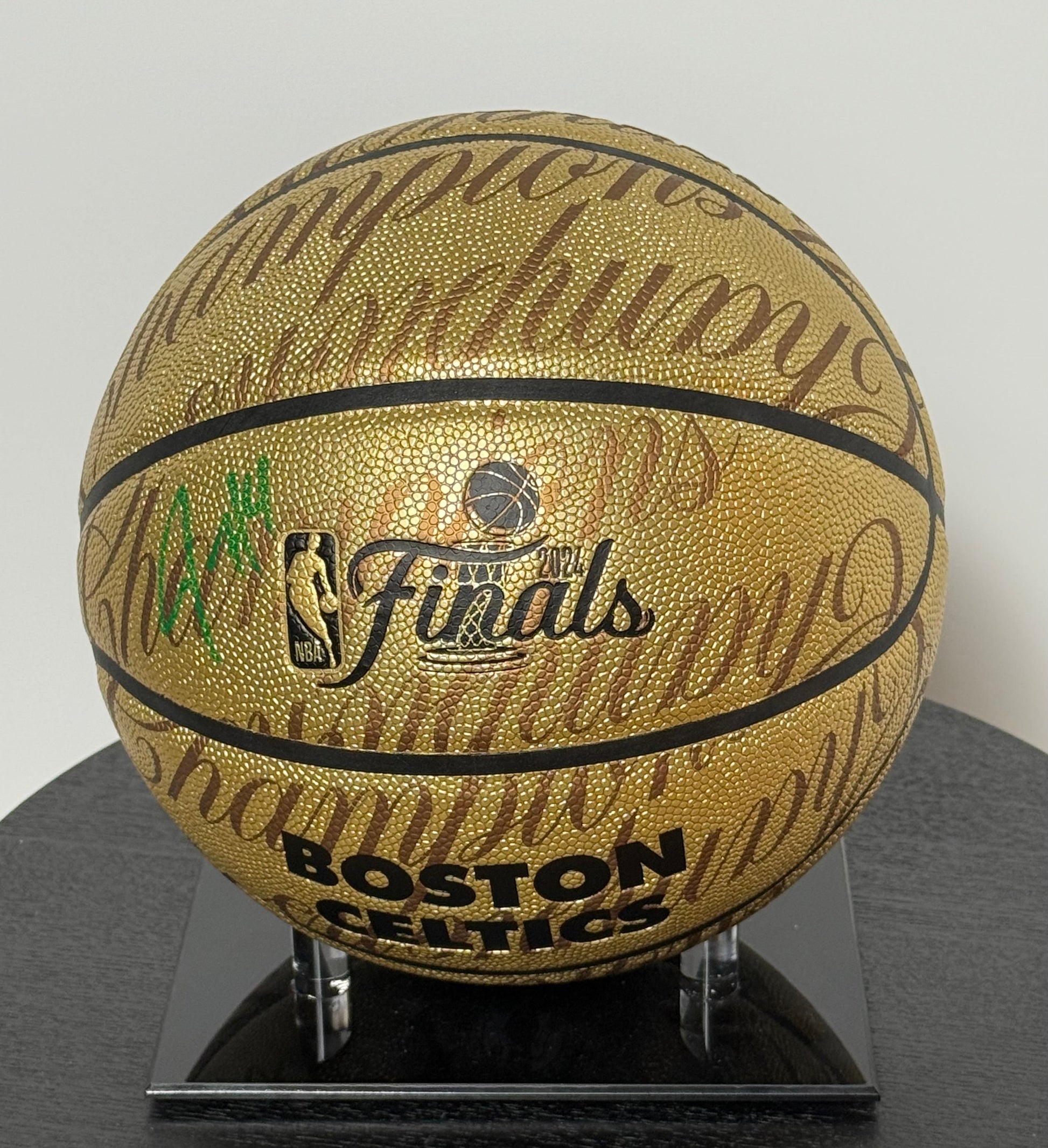 Rare Basketball NBA FINALS  signe par Jrue Holiday Certifie par Fanatics authentic-signatures
