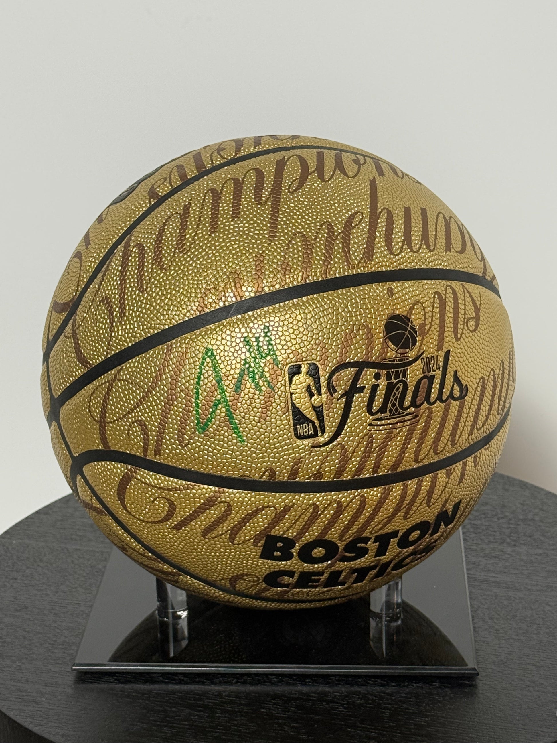 Rare Basketball NBA FINALS  signe par Jrue Holiday Certifie par Fanatics authentic-signatures