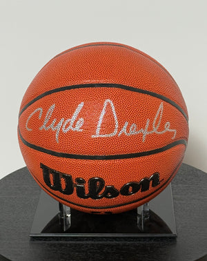 Basketball Authentique signe par Clyde Drexler et certifie par Beckett