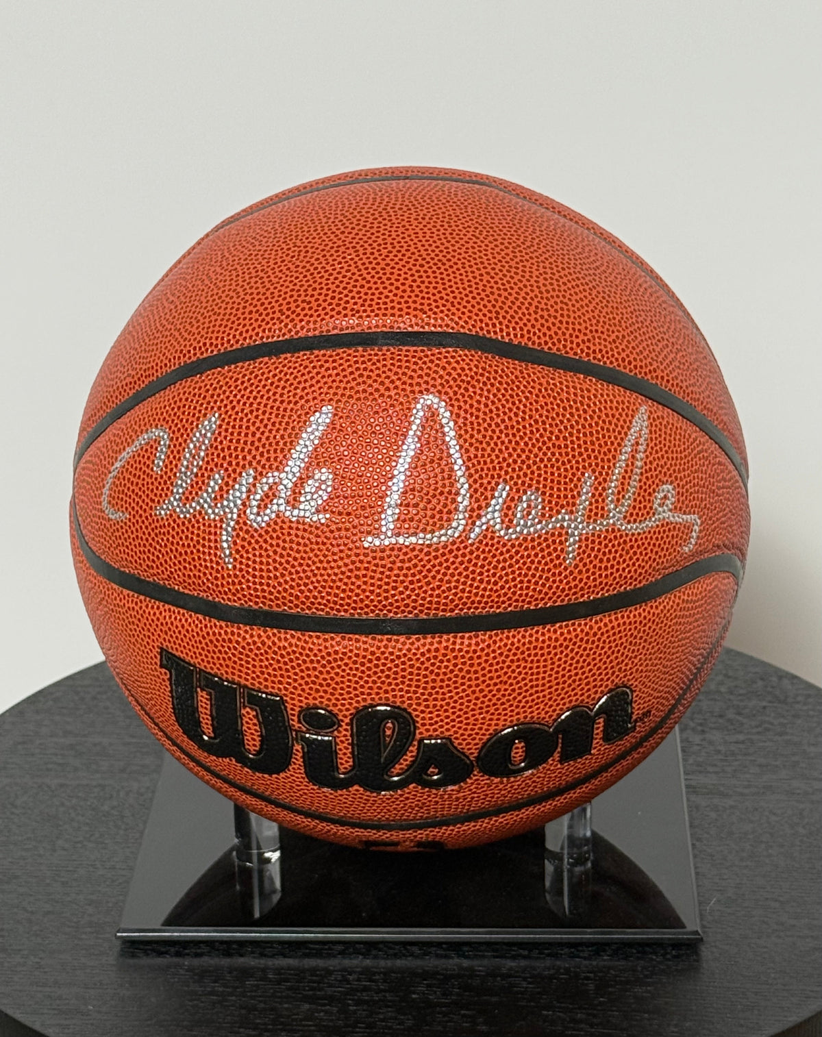 Authentic Basketball Signed by Clyde Drexler, Certified by Beckett authentic-signatures NBA Authentic Signatures