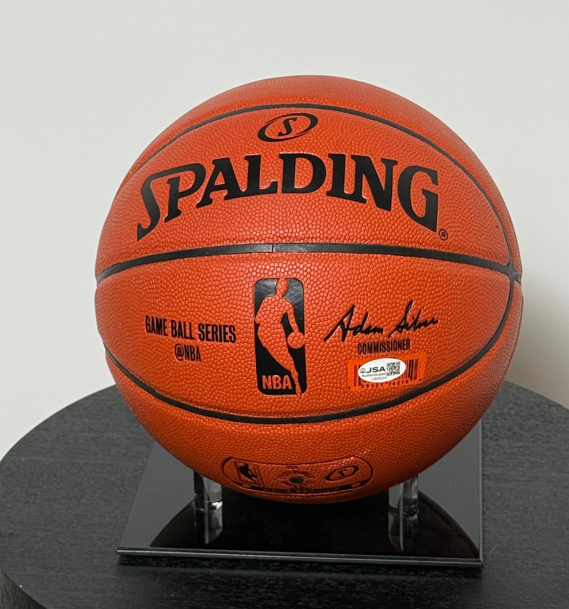 Basketball Authentique "1st Pick"signe par Karl Anthony Towns et certifie par Beckett authentic-signatures