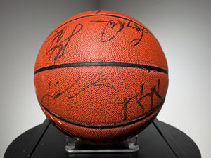 Basketball signe par 17 joueurs saison 1997-98 des Los Angeles Lakers incluant Kobe Bryant,Shaquille O'Neal,certifie par JSA