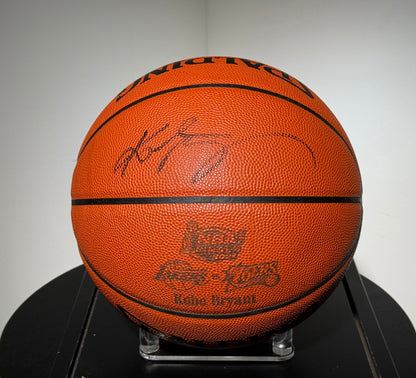Basketball Finals NBA 2001 signe par Kobe Bryant certifie par Beckett et PSA authentic-signatures
