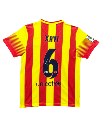 Maillot exterieur FC Barcelone 2013-14 signe par Xavi Hernandez Certifie par Beckett authentic-signatures