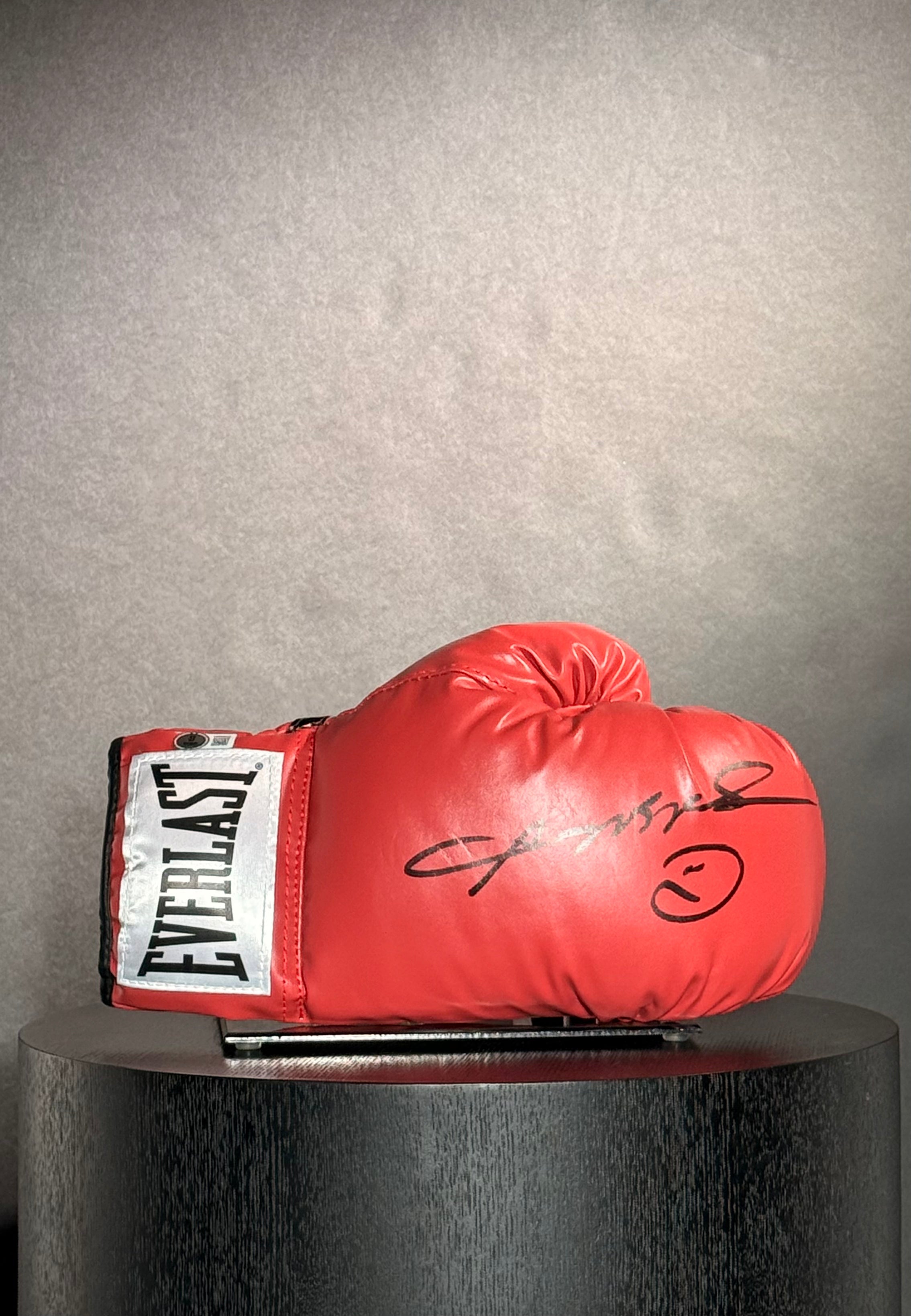 "Sugar" Ray Leonard Signed Everlast Boxing Glove Certified by Beckett authentic-signatures