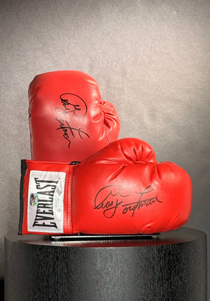 Paire de Gants de Boxe signee par George Foreman et certifiee par BECKETT et JSA et FOREMAN Hologram authentic-signatures