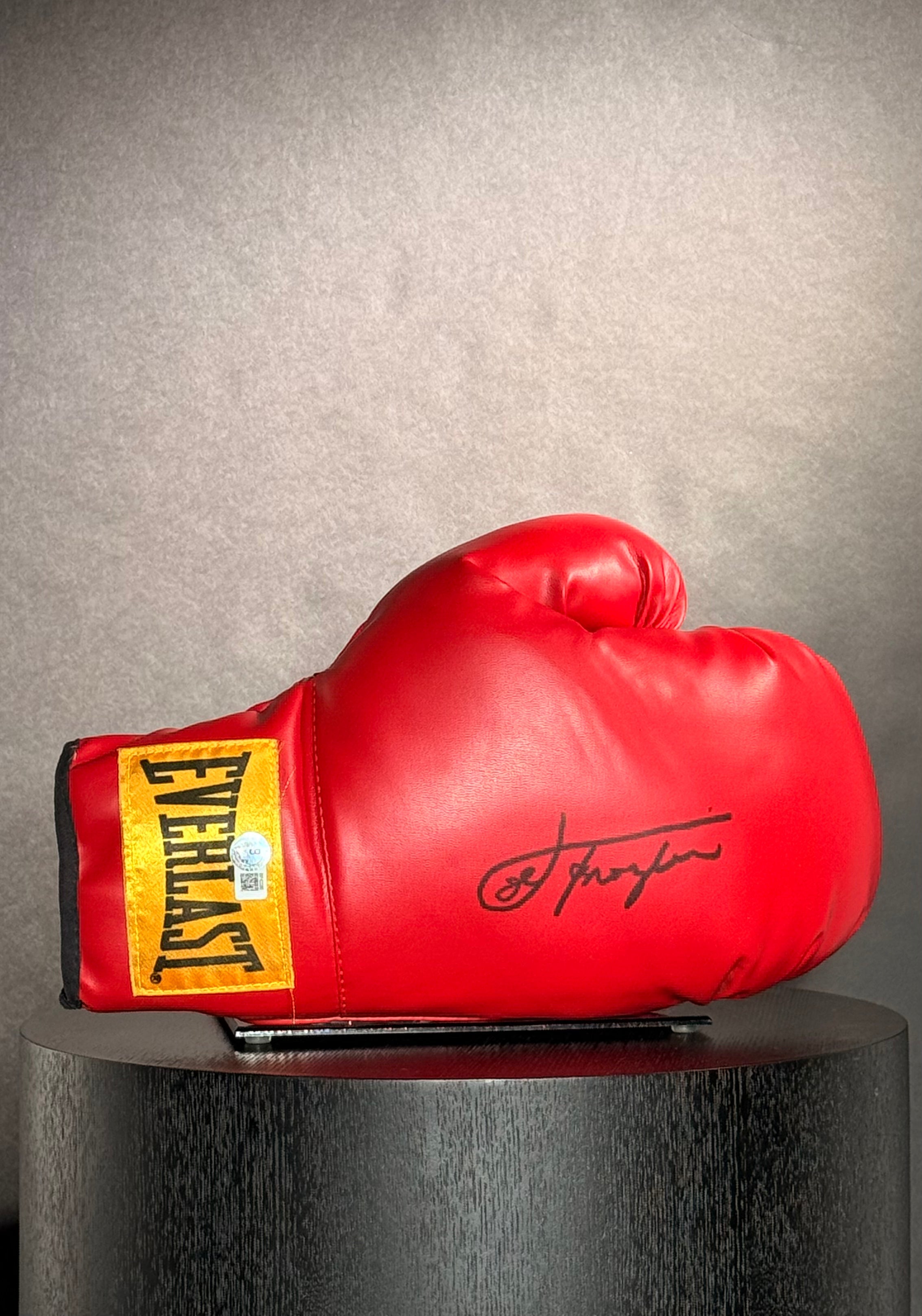Joe Frazier Signed Everlast Boxing Glove certified by Beckett authentic-signatures