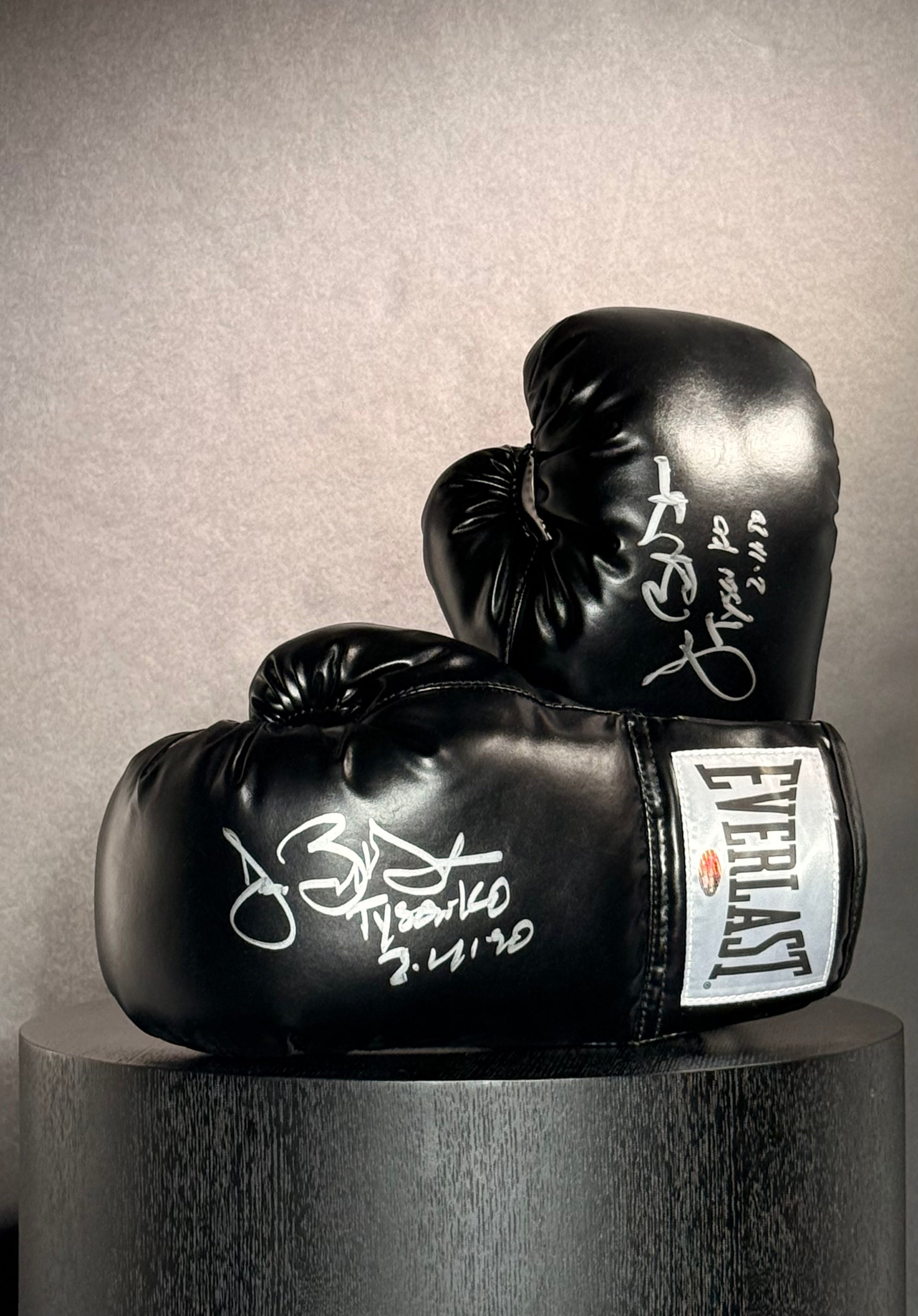 James "Buster" Douglas Signed Everlast Boxing Glove Inscribed "Tyson KO 2-11-90" Certified by Schwartz authentic-signatures