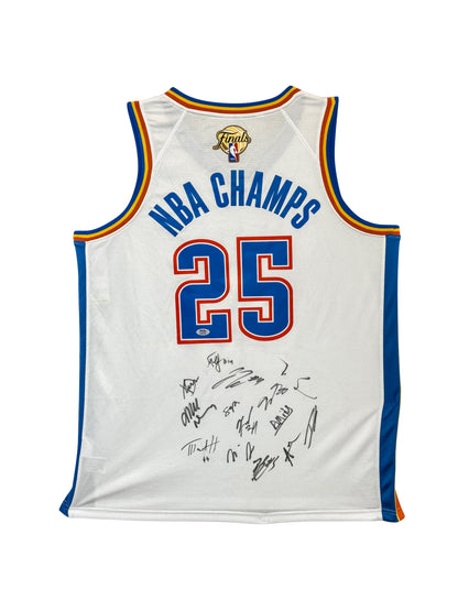 Maillot "NBA CHAMP 25"Authentique Domicile  signe tous les joueurs de OKC Thunder  certifie par PSA