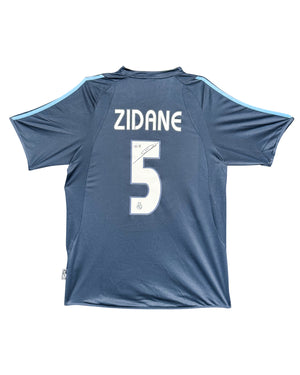Maillot Exterieur Real Madrid CF 2005-06 signe par Zinedine Zidane Certifié par Beckett
