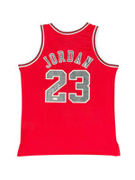 Maillot Mitchell and Ness 1997-98 'LAST DANCE' Chicago BULLS signé par Michael Jordan  et certifié par PSA authentic-signatures