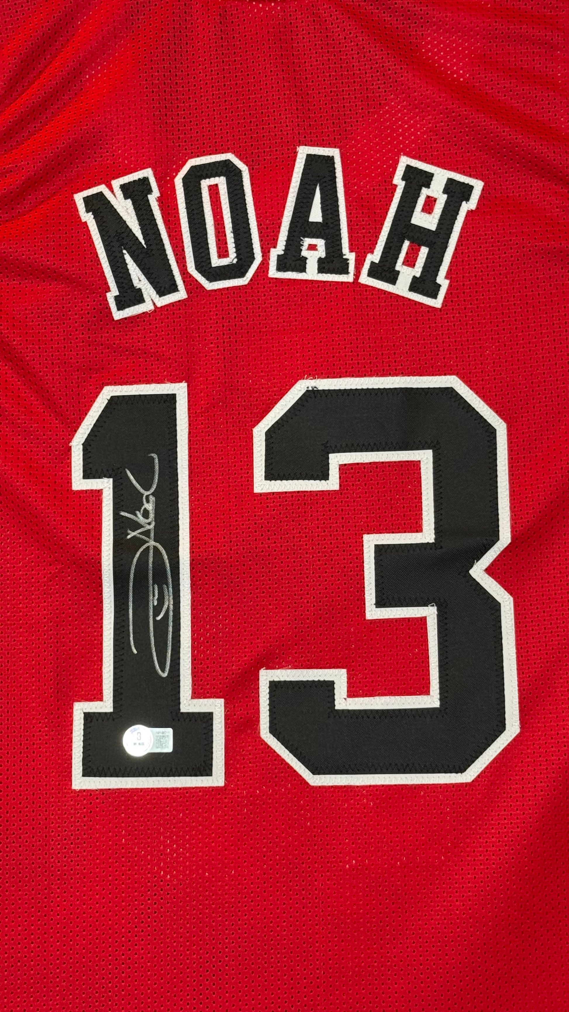 Maillot Custom Chicago BULLS signé par Joakim Noah et certifié parBeckett authentic-signatures