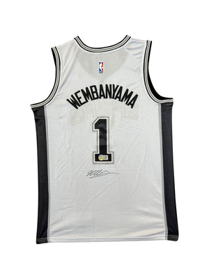 Maillot Authentique San Antonio Spurs signé par Victor WEMBANYAMA et certifié par Beckett authentic-signatures