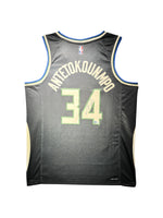 Maillot Authentique Exterieur Milwaukee Bucks signe par Giannis Antetokounmpo et certifie par Beckett authentic-signatures