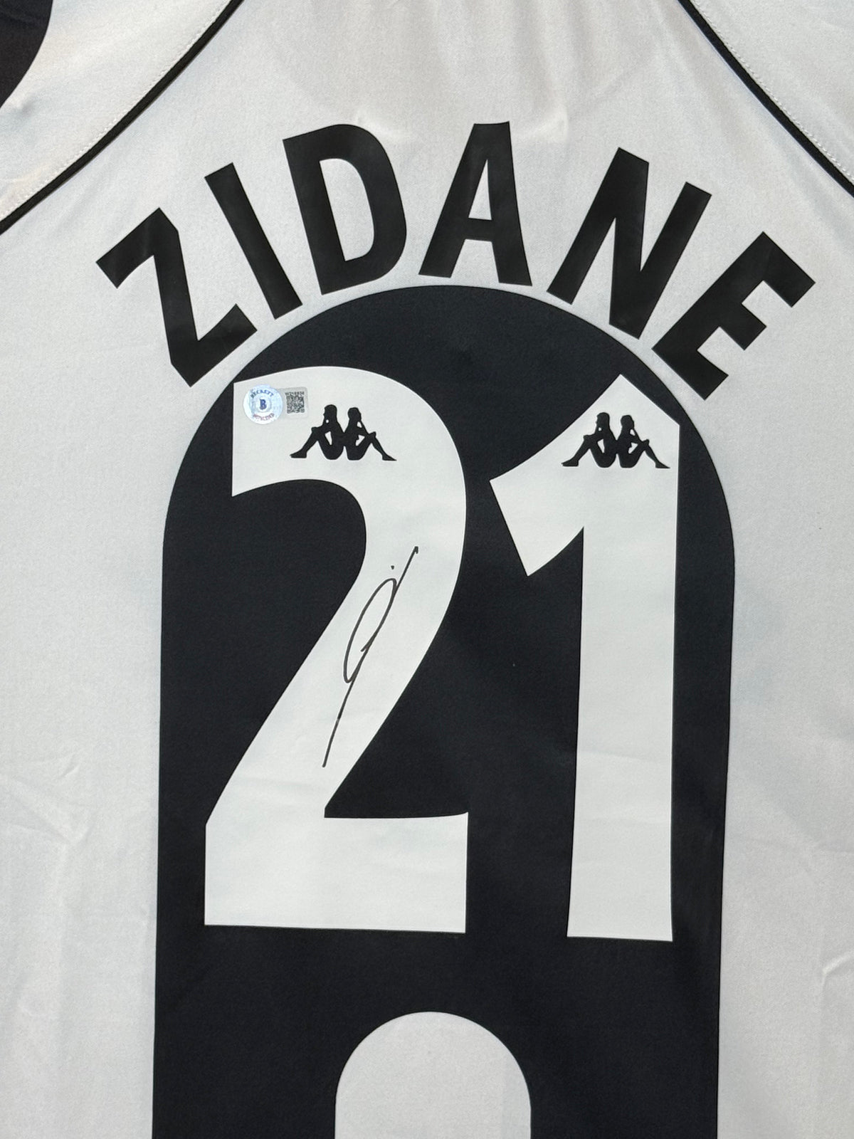 Zinedine Zidane Signed Authentic Juventus Jersey, Certified by Beckett authentic-signatures Football Authentic Signatures
