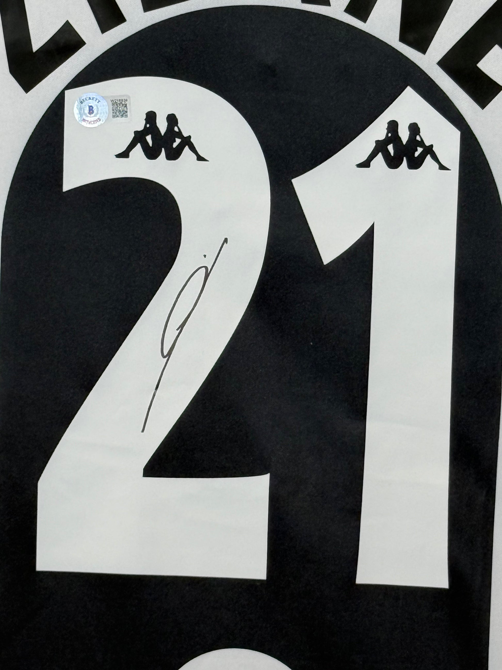 Maillot Authentique Juventus Turin signé par Zinedine Zidane et certifié par Beckett authentic-signatures