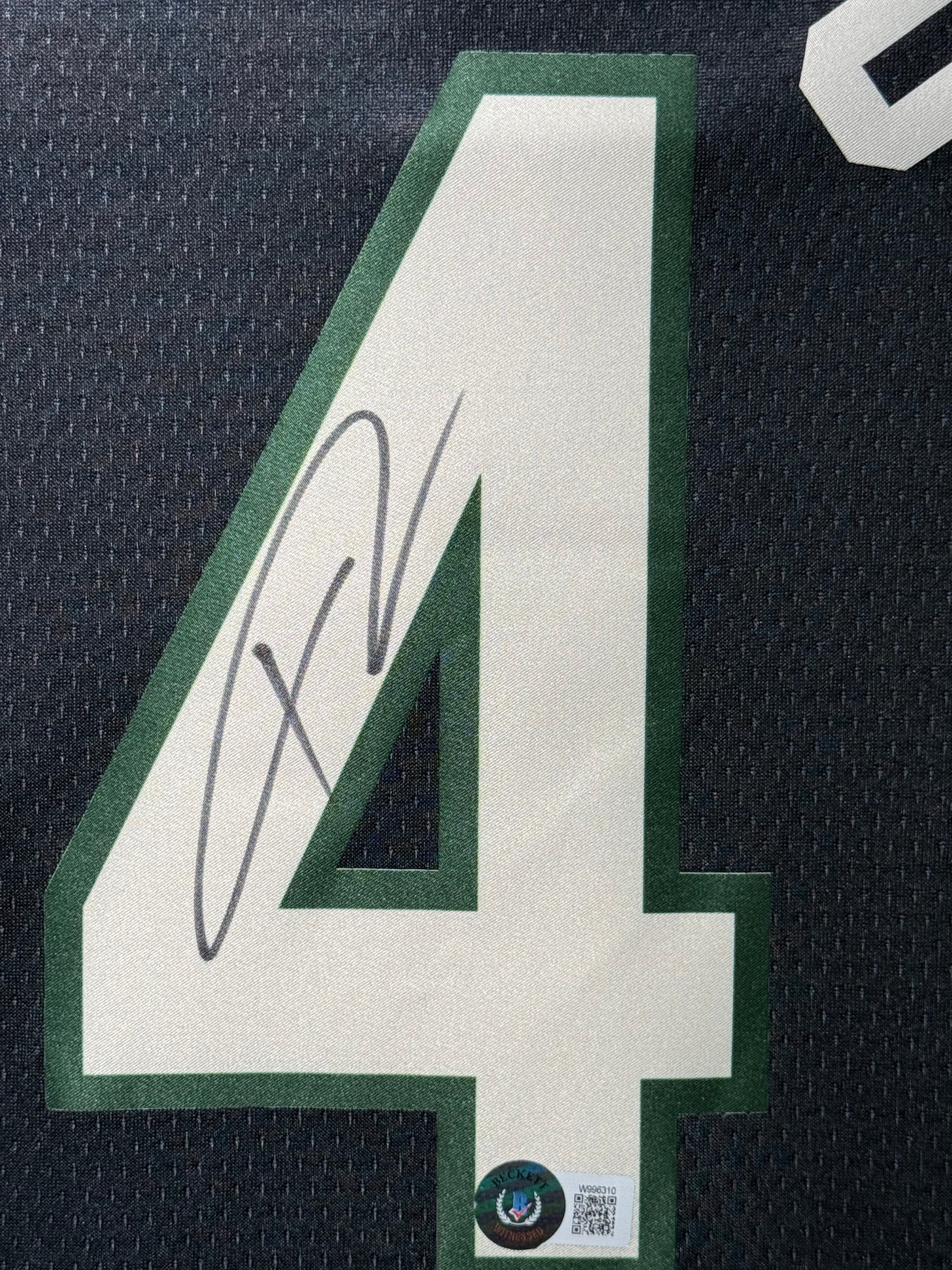 Maillot Authentique Exterieur Milwaukee Bucks signe par Giannis Antetokounmpo et certifie par Beckett authentic-signatures