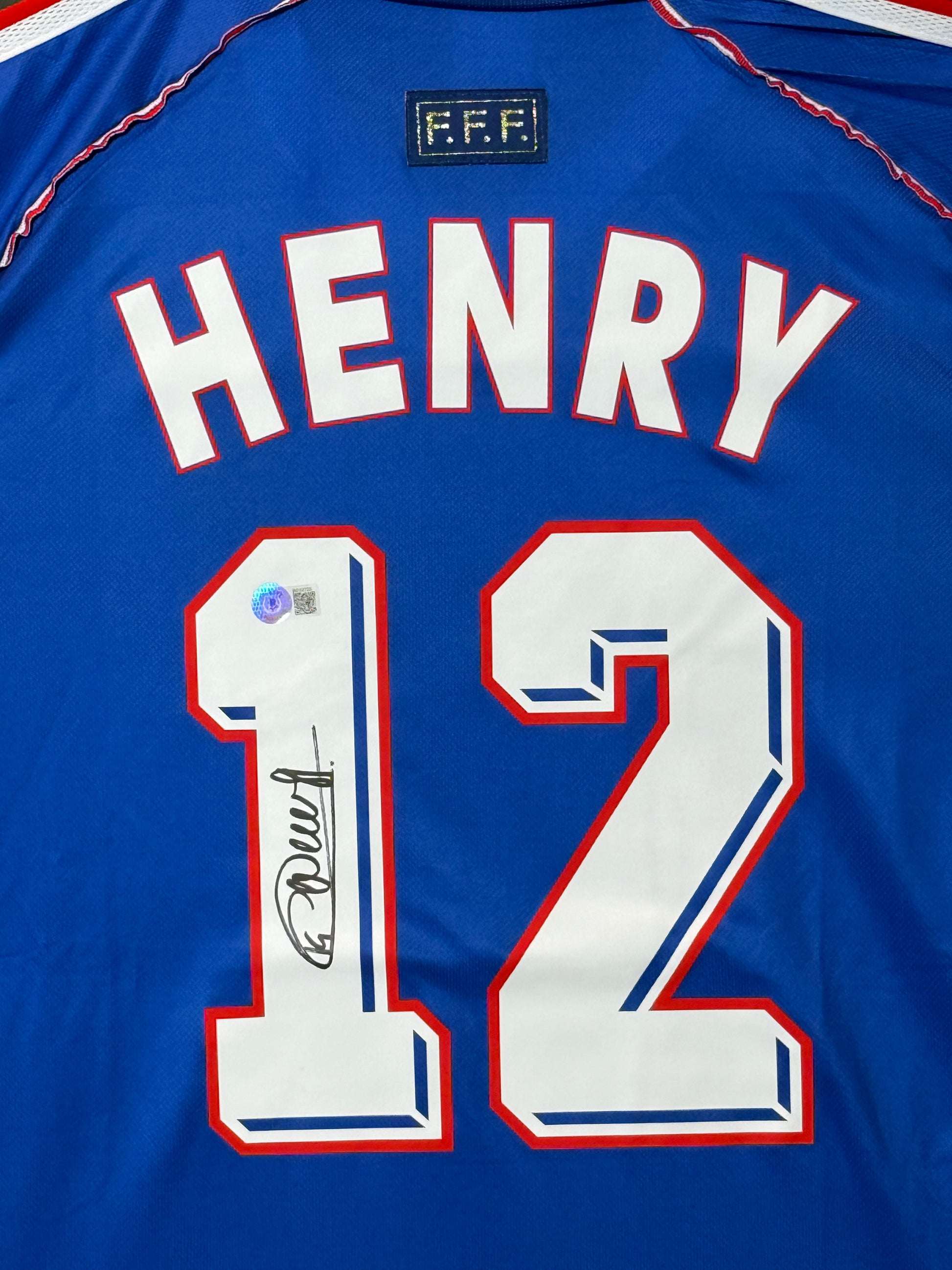 Maillot Authentique Equipe de France Finale Coupe du Monde 1998 signé par Thierry Henry et certifié par Beckett authentic-signatures