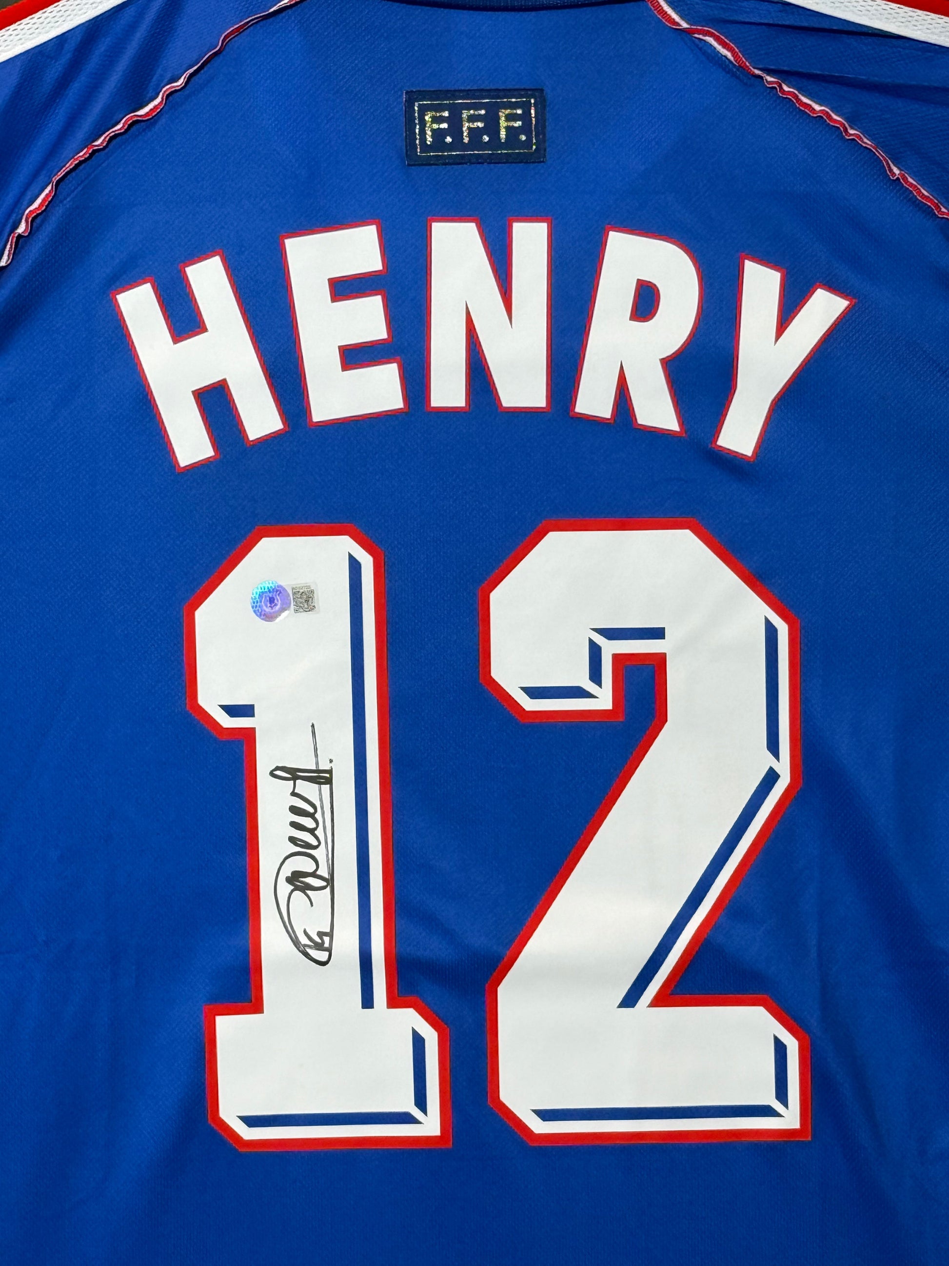 Maillot Authentique Equipe de France Finale Coupe du Monde 1998 signé par Thierry Henry et certifié par Beckett authentic-signatures