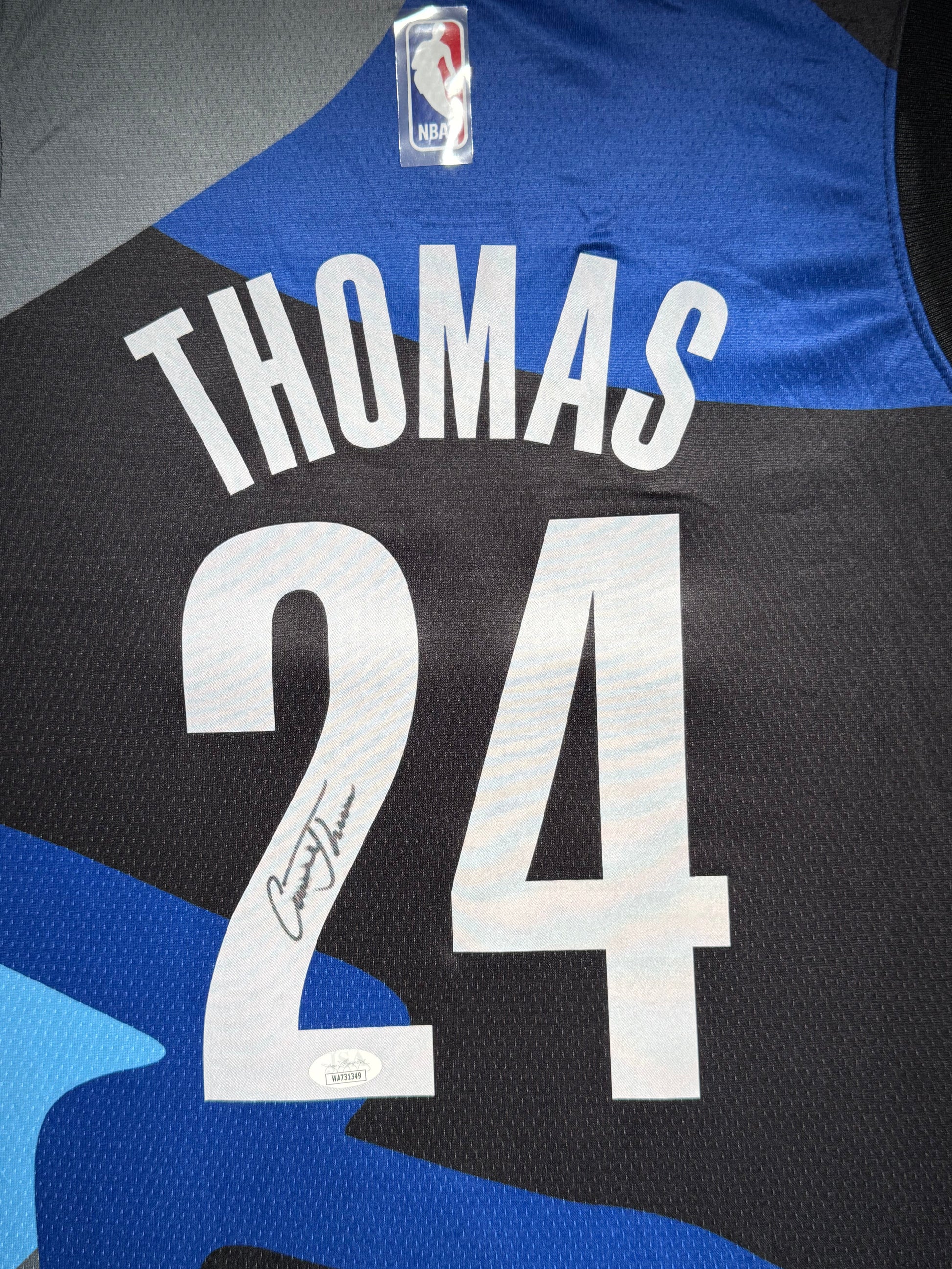 Maillot Authentique Brooklyn Nets signe par cam Thomas et certifie par JSA authentic-signatures
