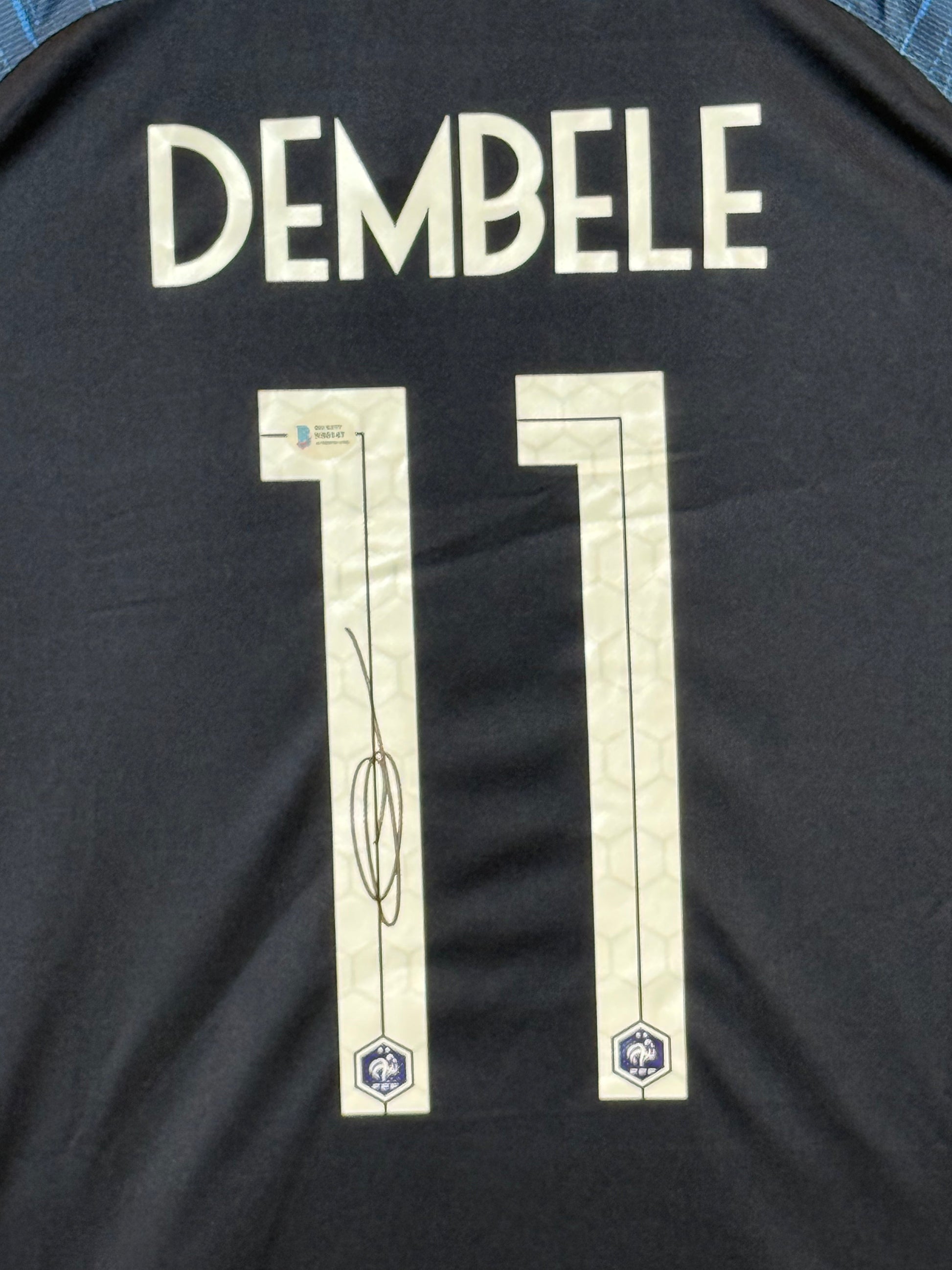 Maillot Authentique Equipe de France Finale Coupe du Monde 2018 signé par Ousman Dembele et certifié par Beckett authentic-signatures
