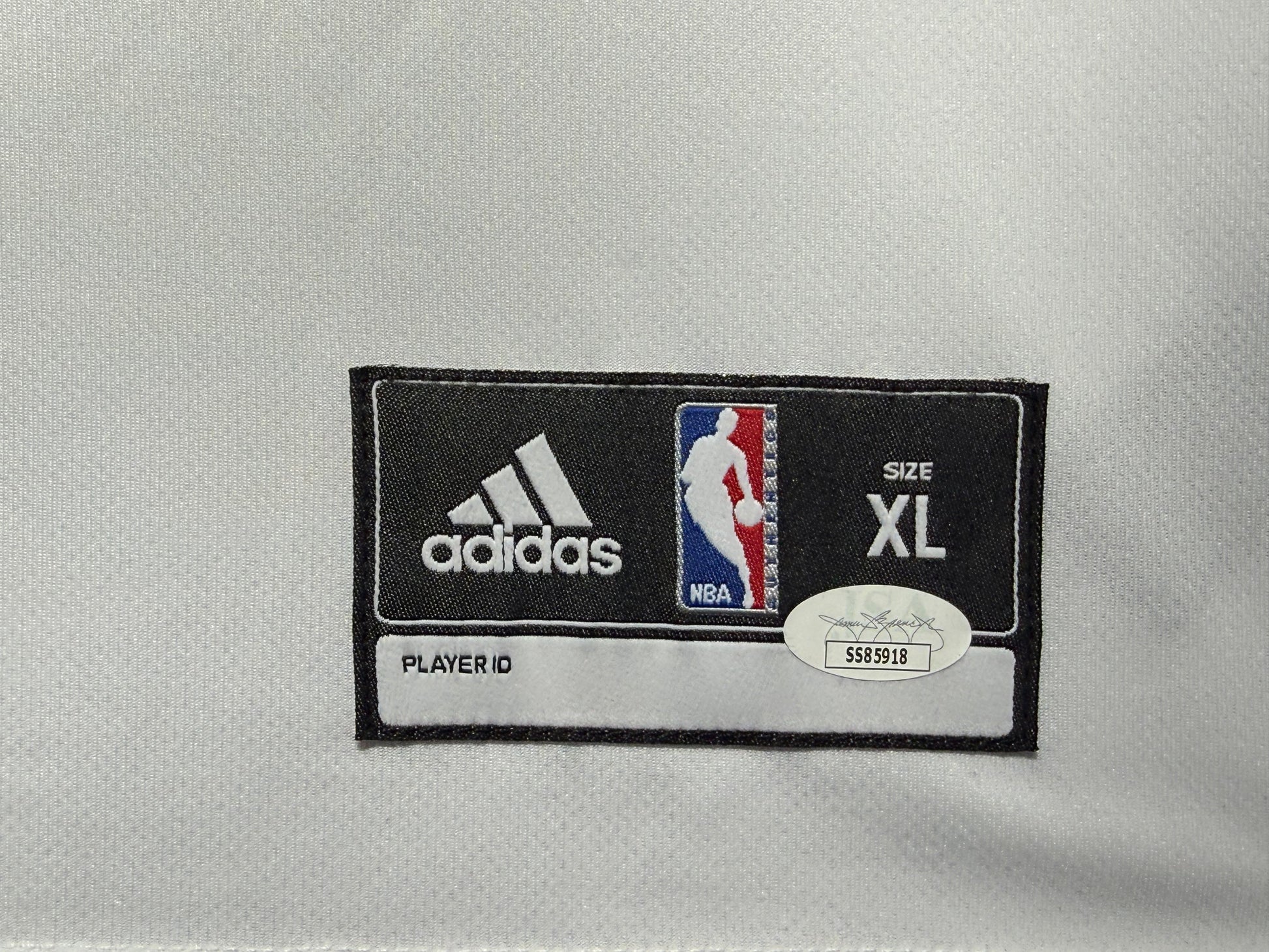Maillot Authentique Champions 2017 Golden Sate Warriors signe par Stephen Curry et certifie par JSA authentic-signatures