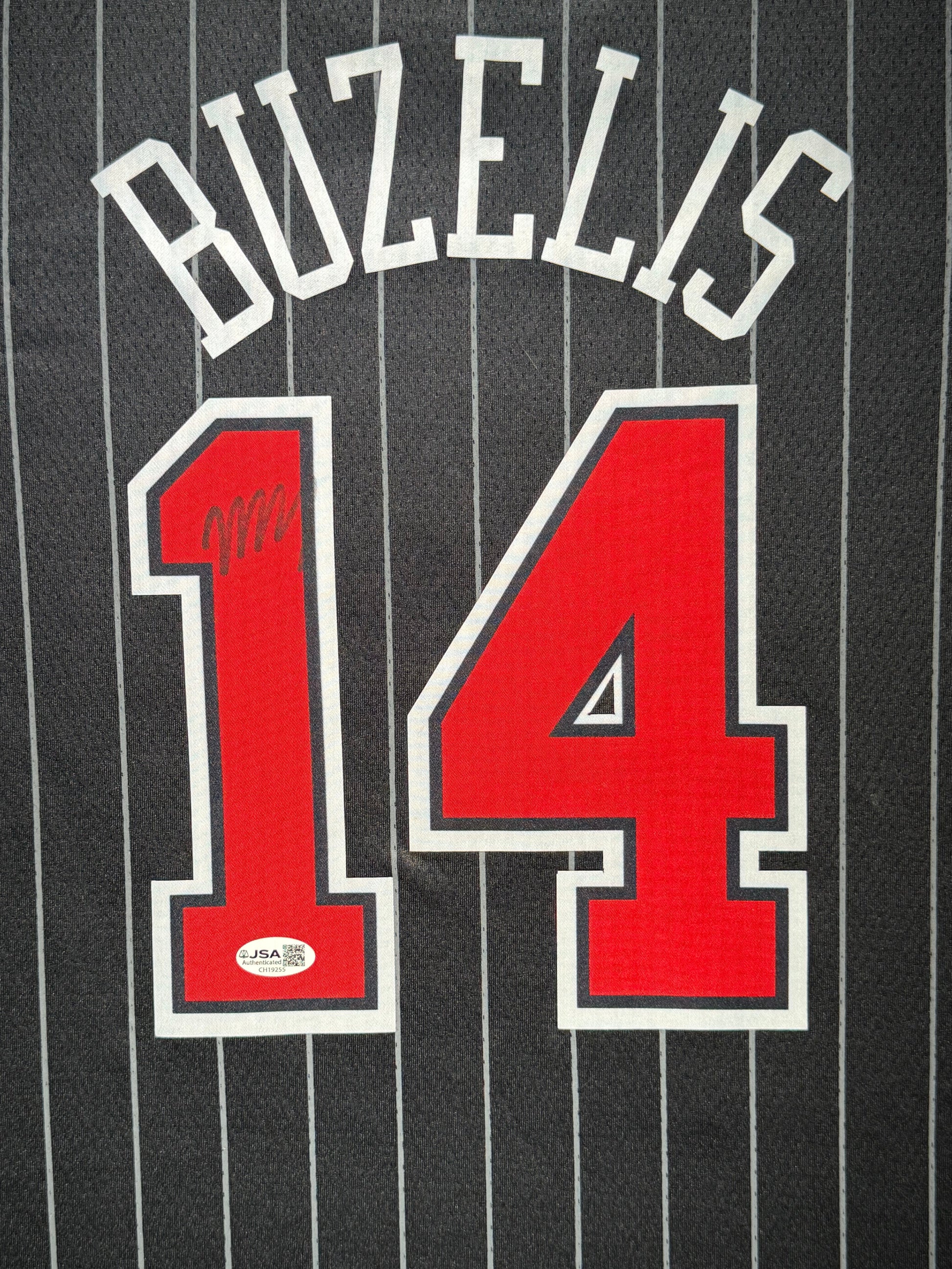 Maillot Authentique Exterieur Chicago Bulls signe par Matas Buzelis certifie par PSA authentic-signatures