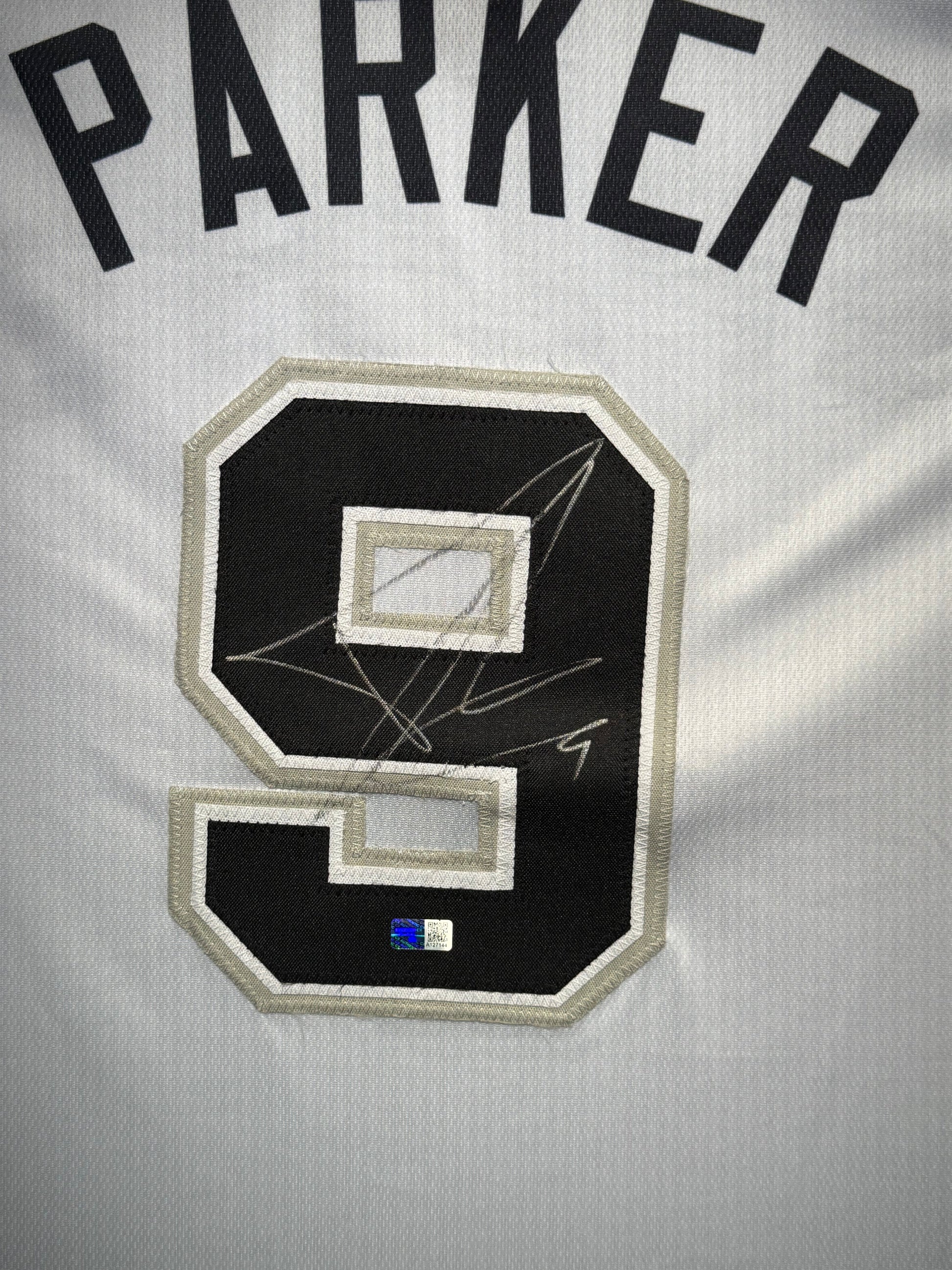 Maillot Custom Exterieur San Antonio Spurs signe Tony parker certifie par AWM authentic-signatures