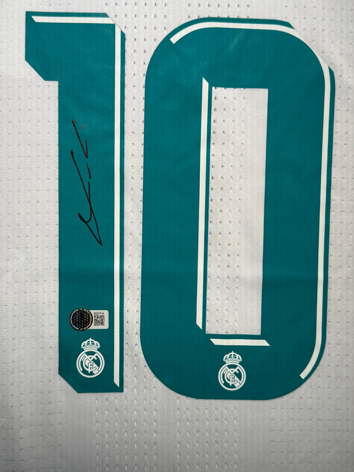 Luka Modric Signed Home 2017-18 Real Madrid Jersey, Certified by Beckett authentic-signatures Football Authentic Signatures