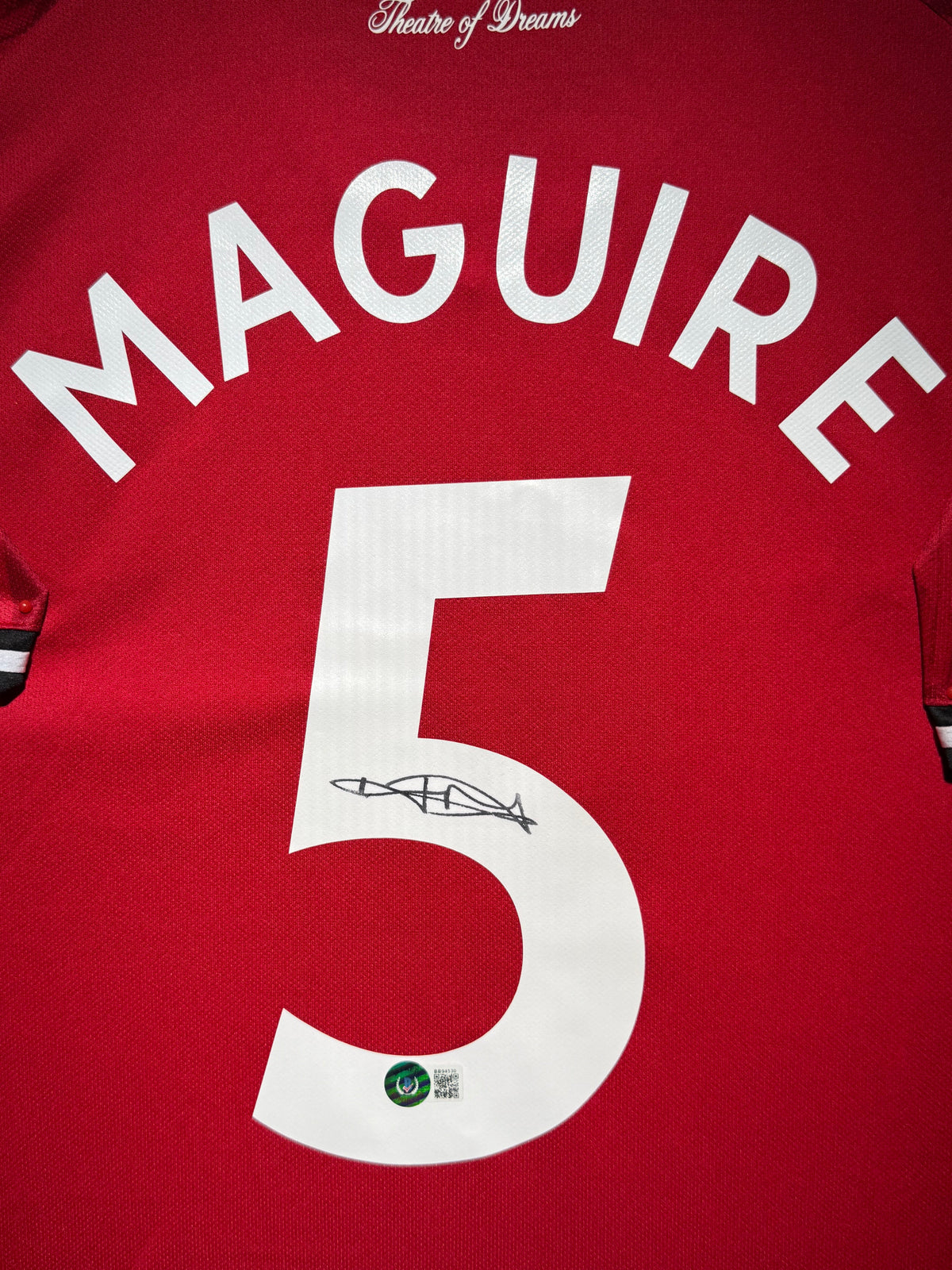 Harry Maguire Signed Home 2022-23 Manchester United Jersey, Certified by Beckett authentic-signatures Football Authentic S...