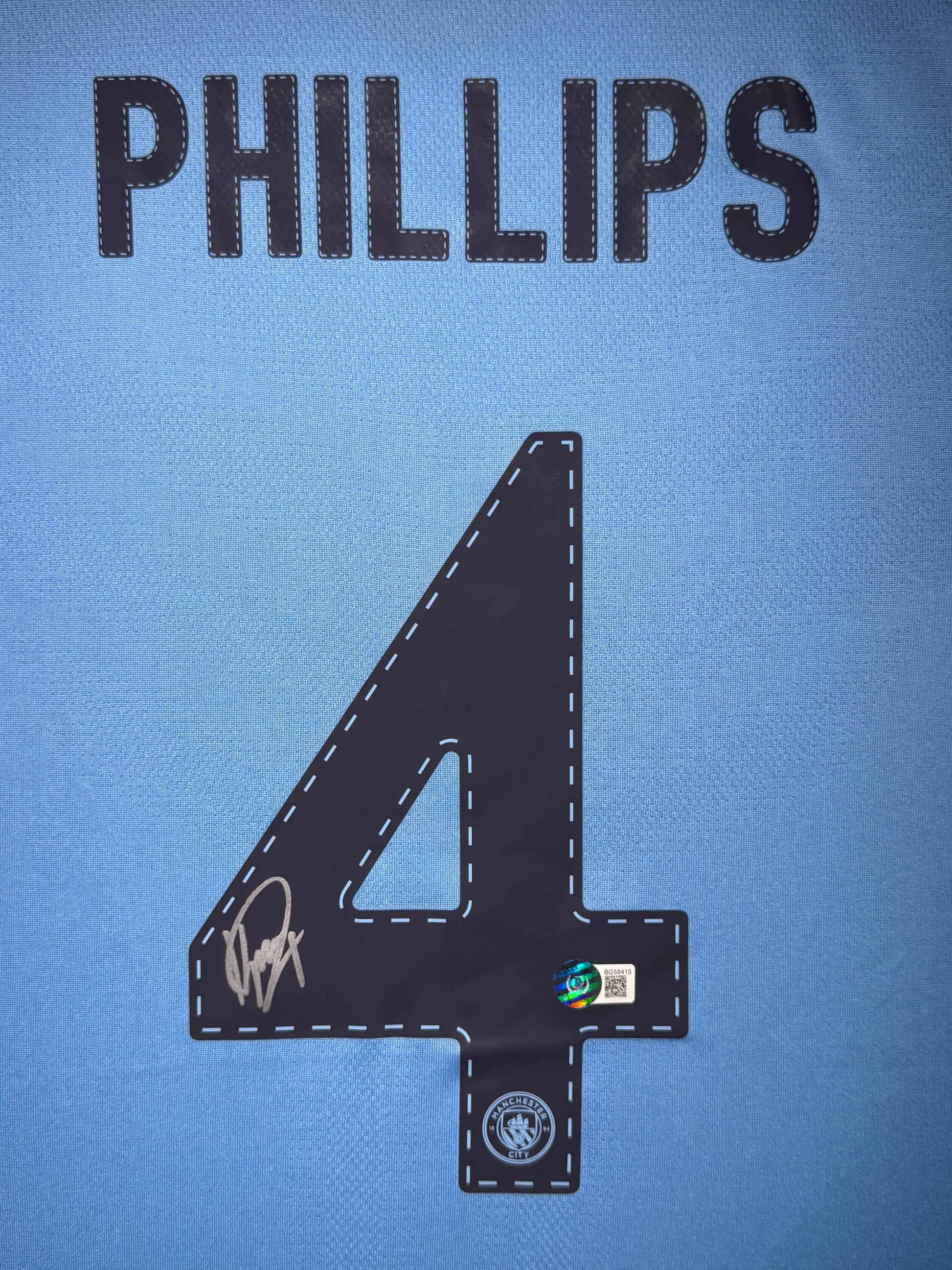Maillot Domicile signe par Kalvin Phillips Manchester City FC 2022-23 Certifie par Beckett authentic-signatures