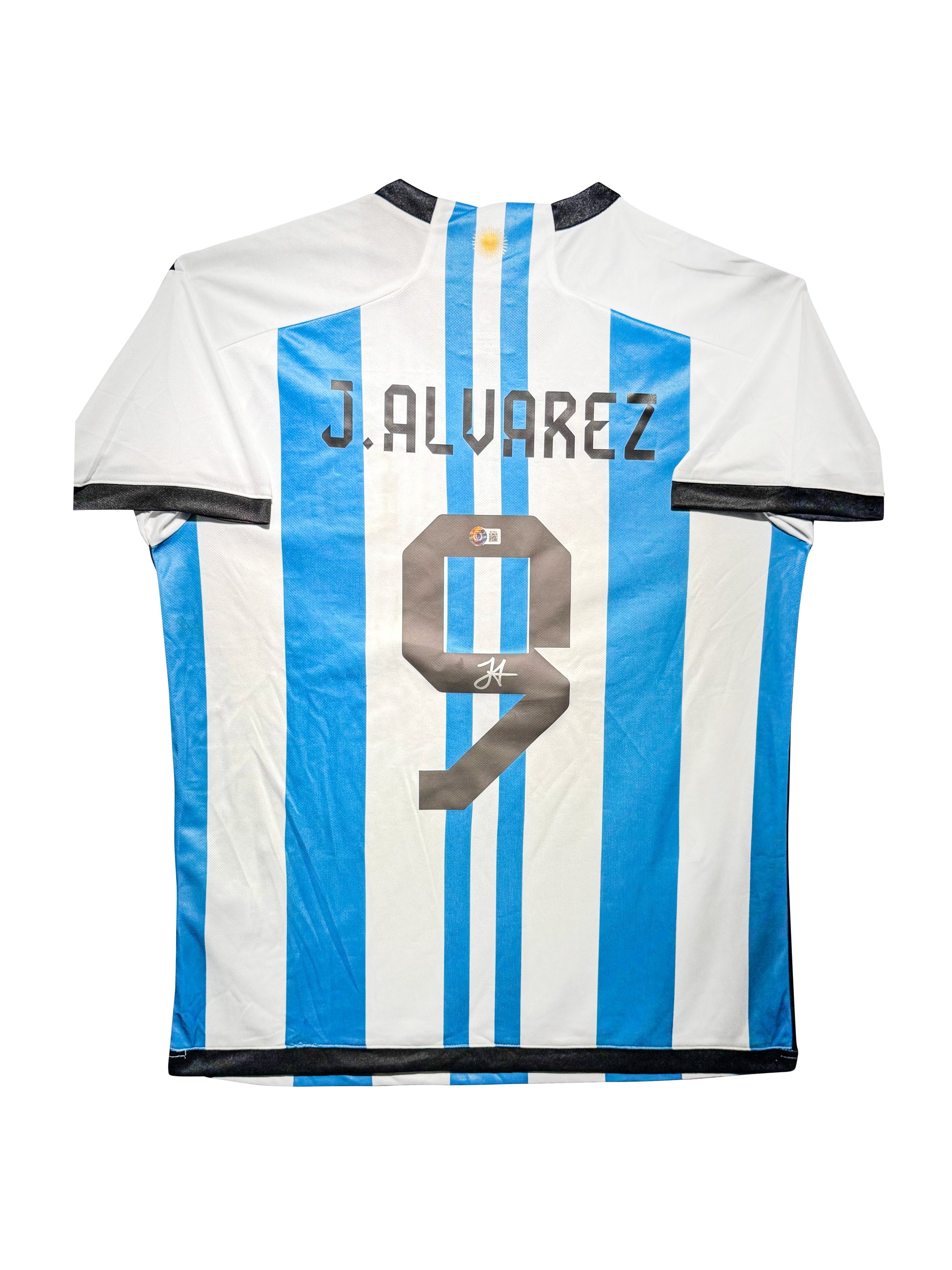 Maillot Domicile Equipe d'Argentine Edition Coupe du Monde 2022 signe par Julian Alvarez et Certifie par Beckett authentic-signatures