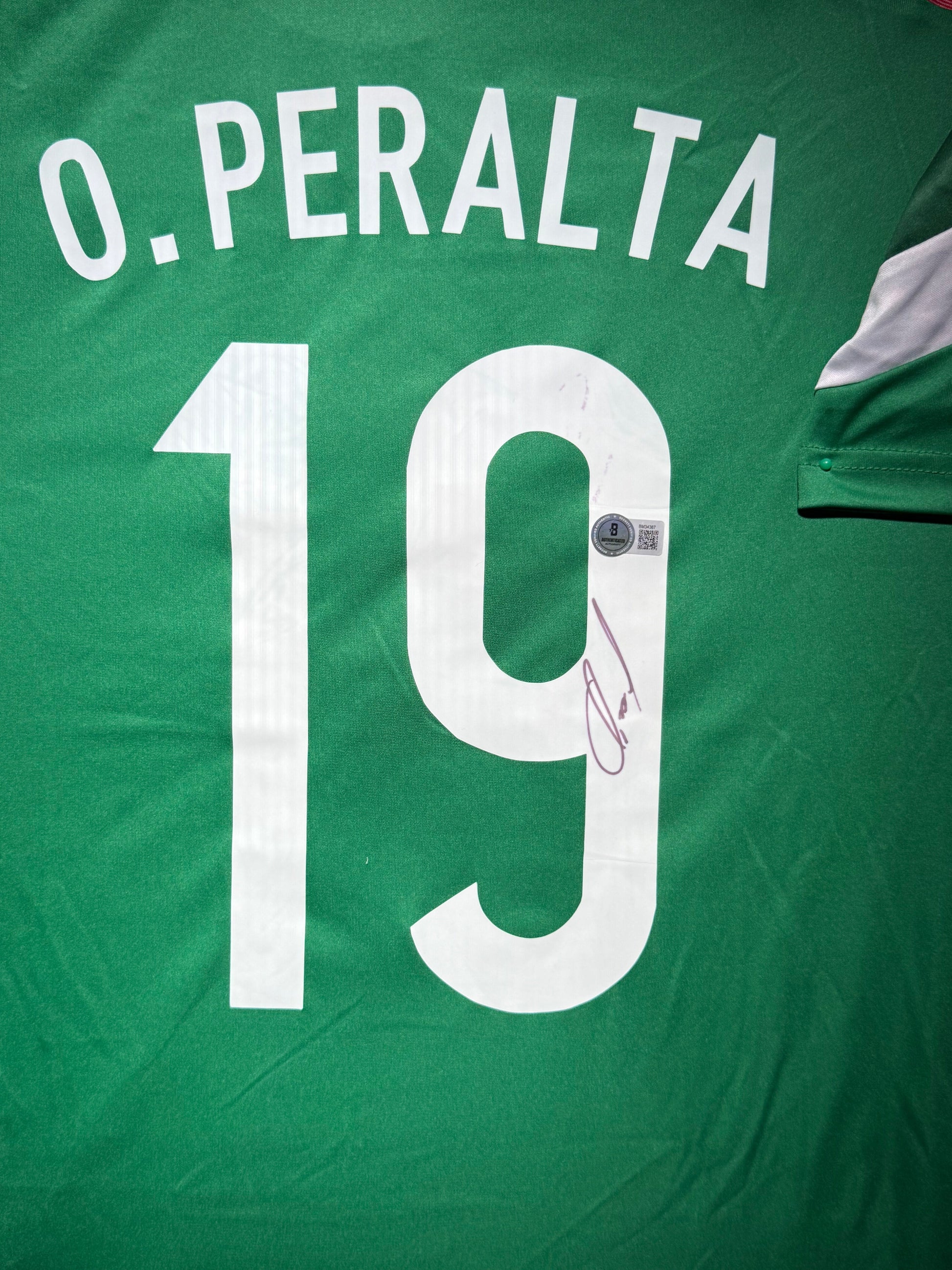 Maillot Domicile Equipe du Mexique Edition Coupe du Monde 2014 signe par Oribe Paralta et Certifie par Beckett authentic-signatures