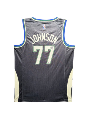 Maillot Authentique Exterieur Milwaukee Bucks signe par Johnson certifie par PSA