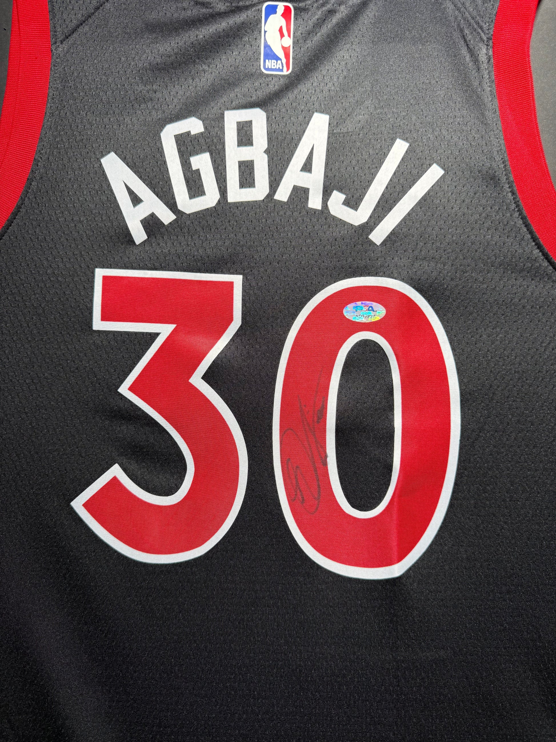 Maillot Authentique Toronto Raptors Domicile signe par Ochai Agbagi et certifie par PSA authentic-signatures