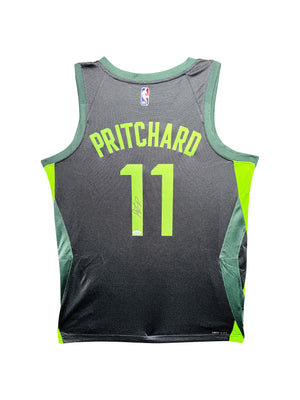 Maillot Authentique Exterieur signe par Payton Pritchard certifie par JSA