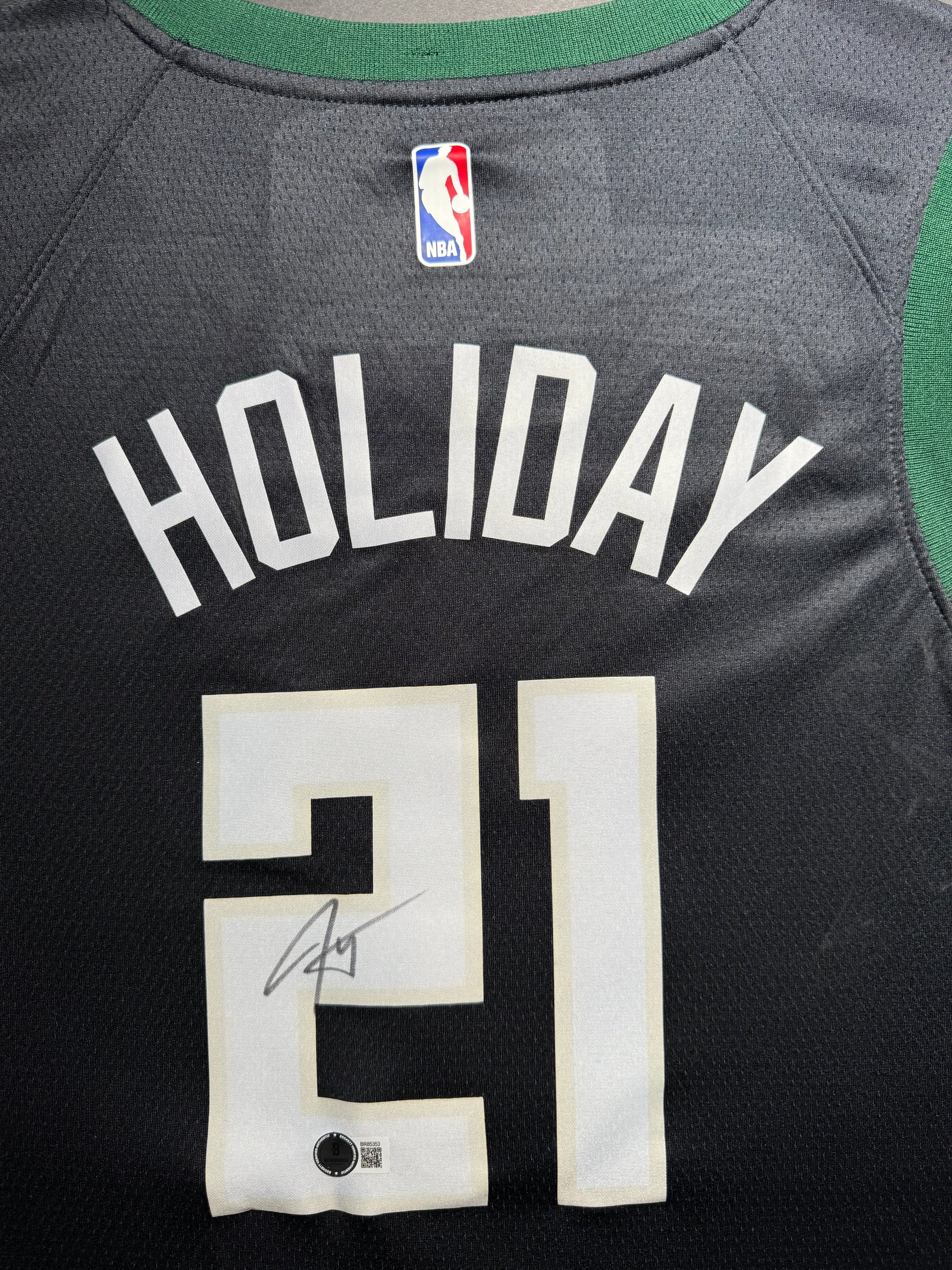 Maillot Authentique Exterieur Milwaukee Bucks signe par Jrue Holiday certifie par Beckett authentic-signatures