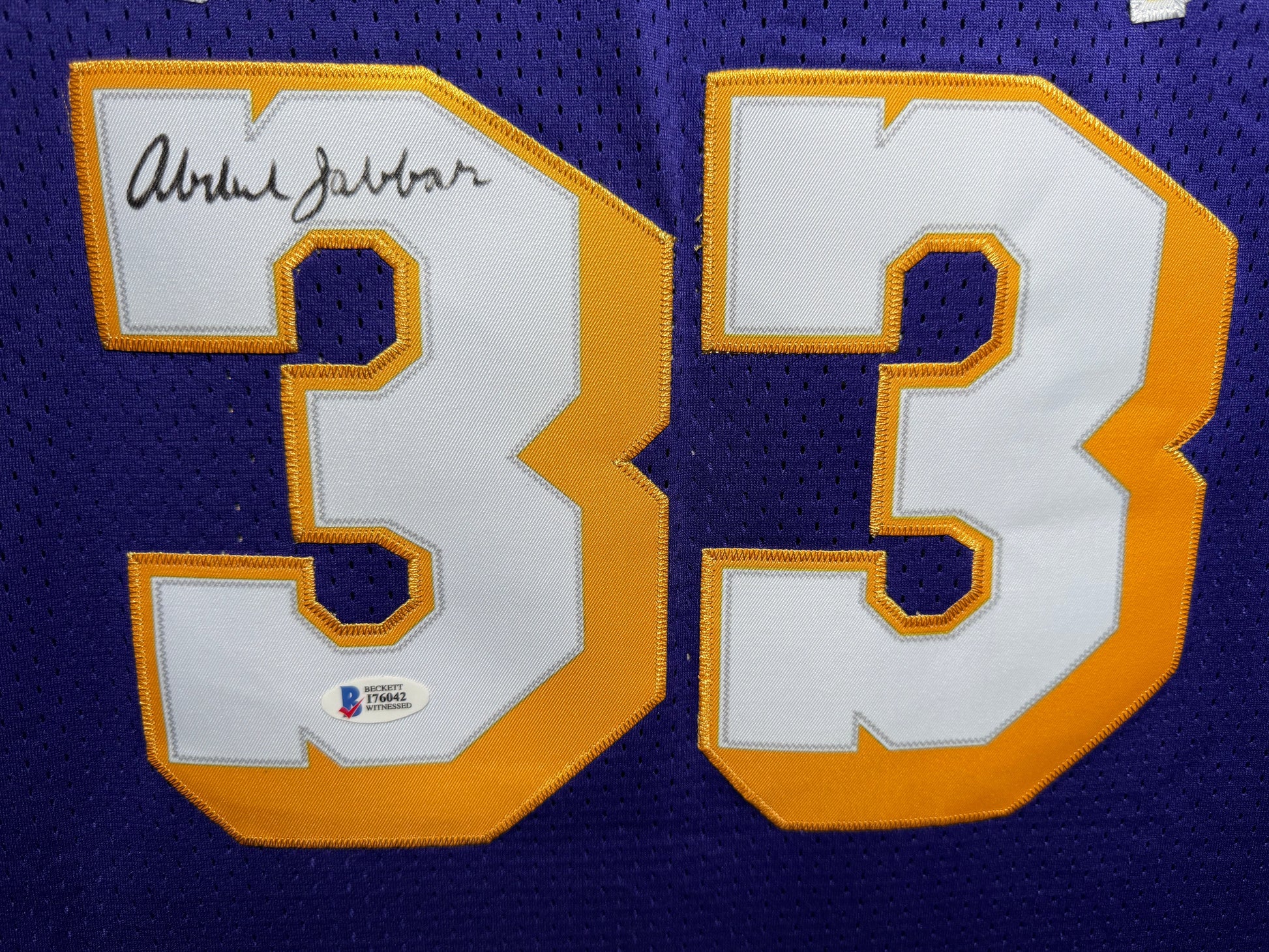 Maillot Authentique Mitchell and Ness  Exterieur Los Angeles Lakers signe par Kareem Abdul-Jabbar certifie par Beckett authentic-signatures